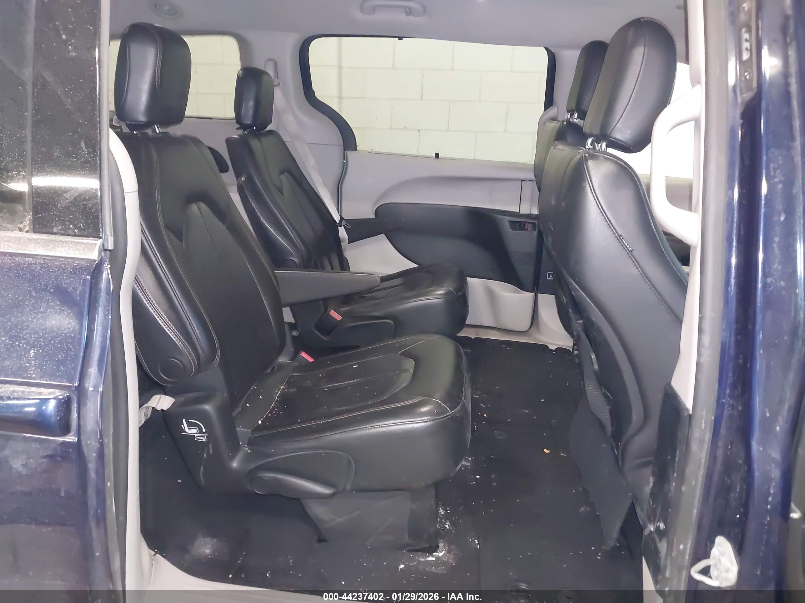 CHRYSLER PACIFICA image 8