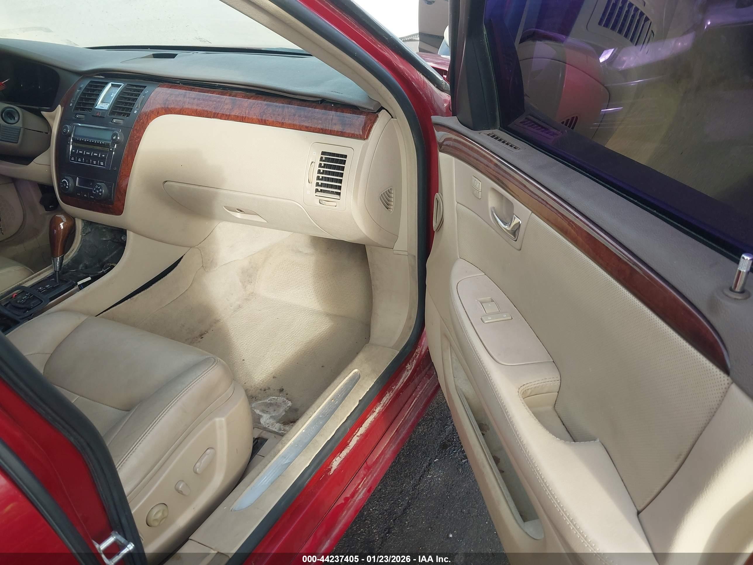 CADILLAC DTS image 5