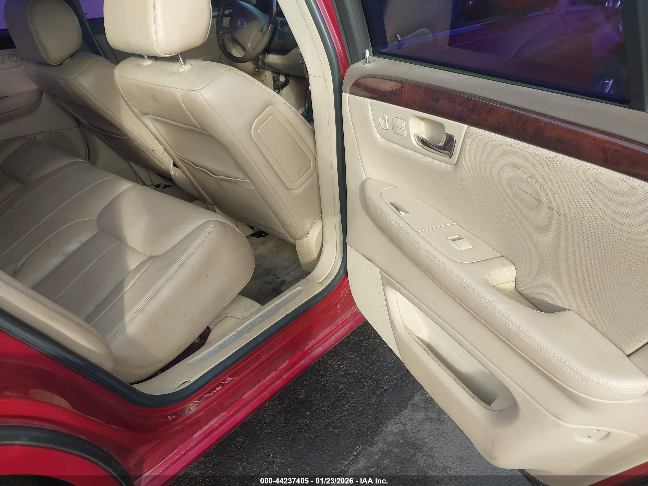 CADILLAC DTS image 8