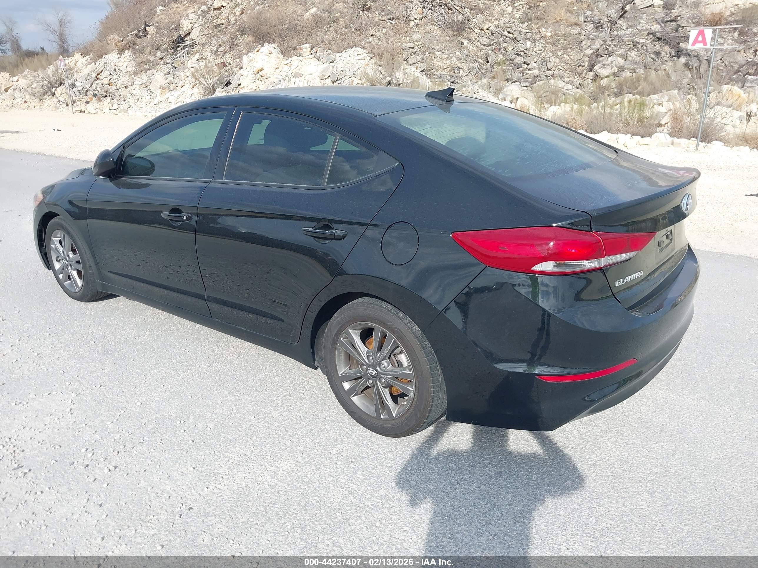HYUNDAI ELANTRA image 3