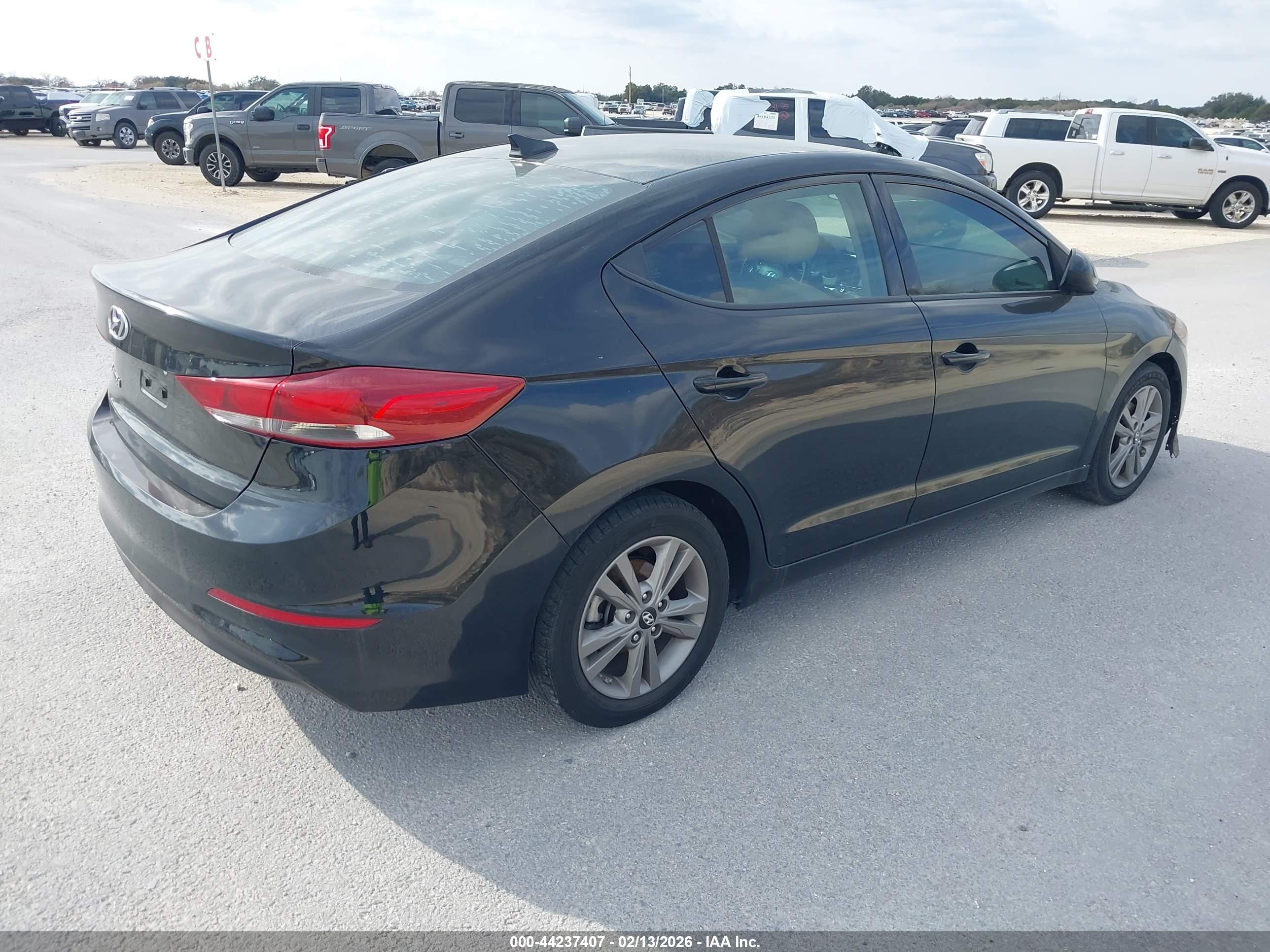 HYUNDAI ELANTRA image 4