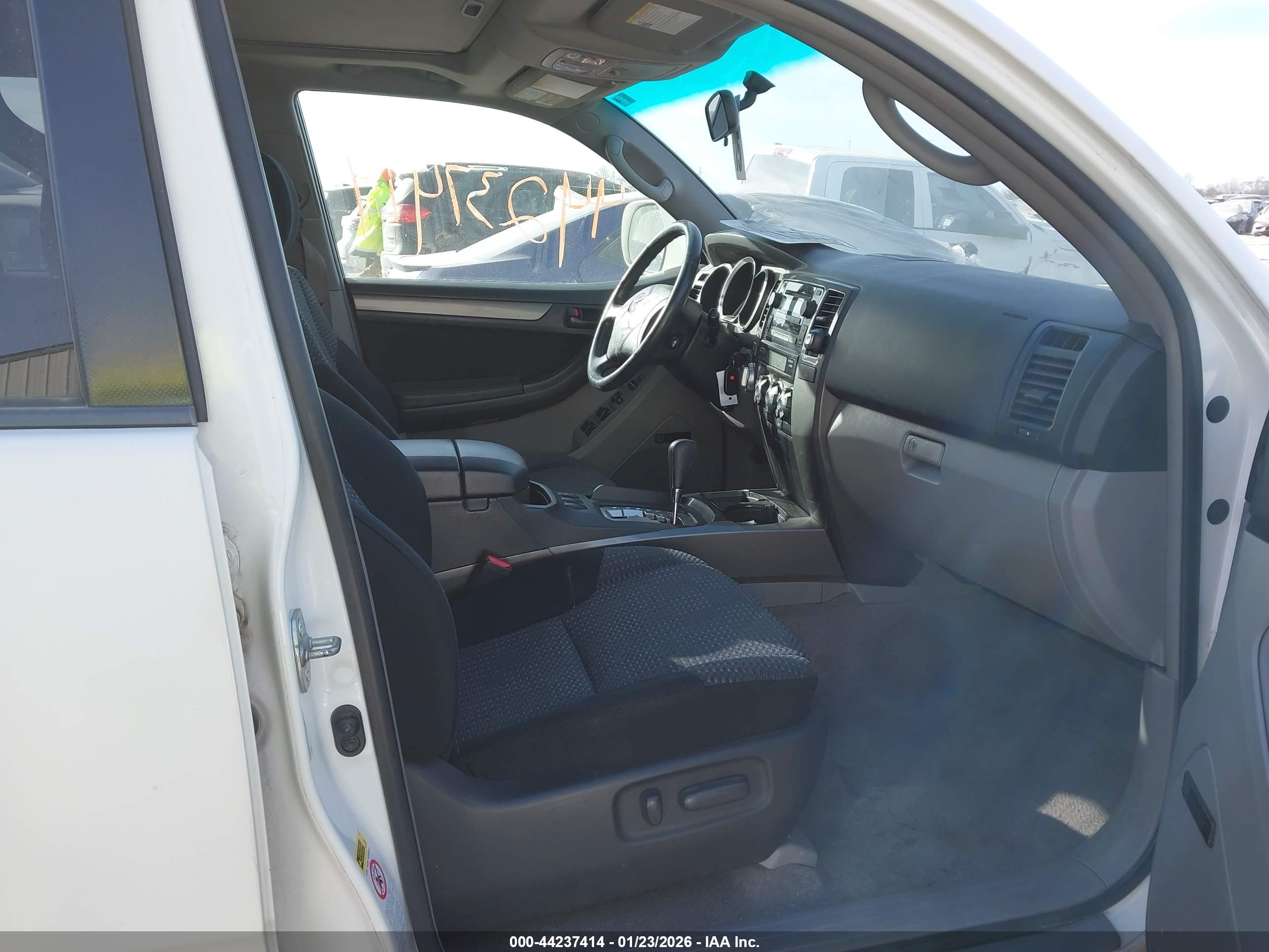 TOYOTA 4RUNNER image 5