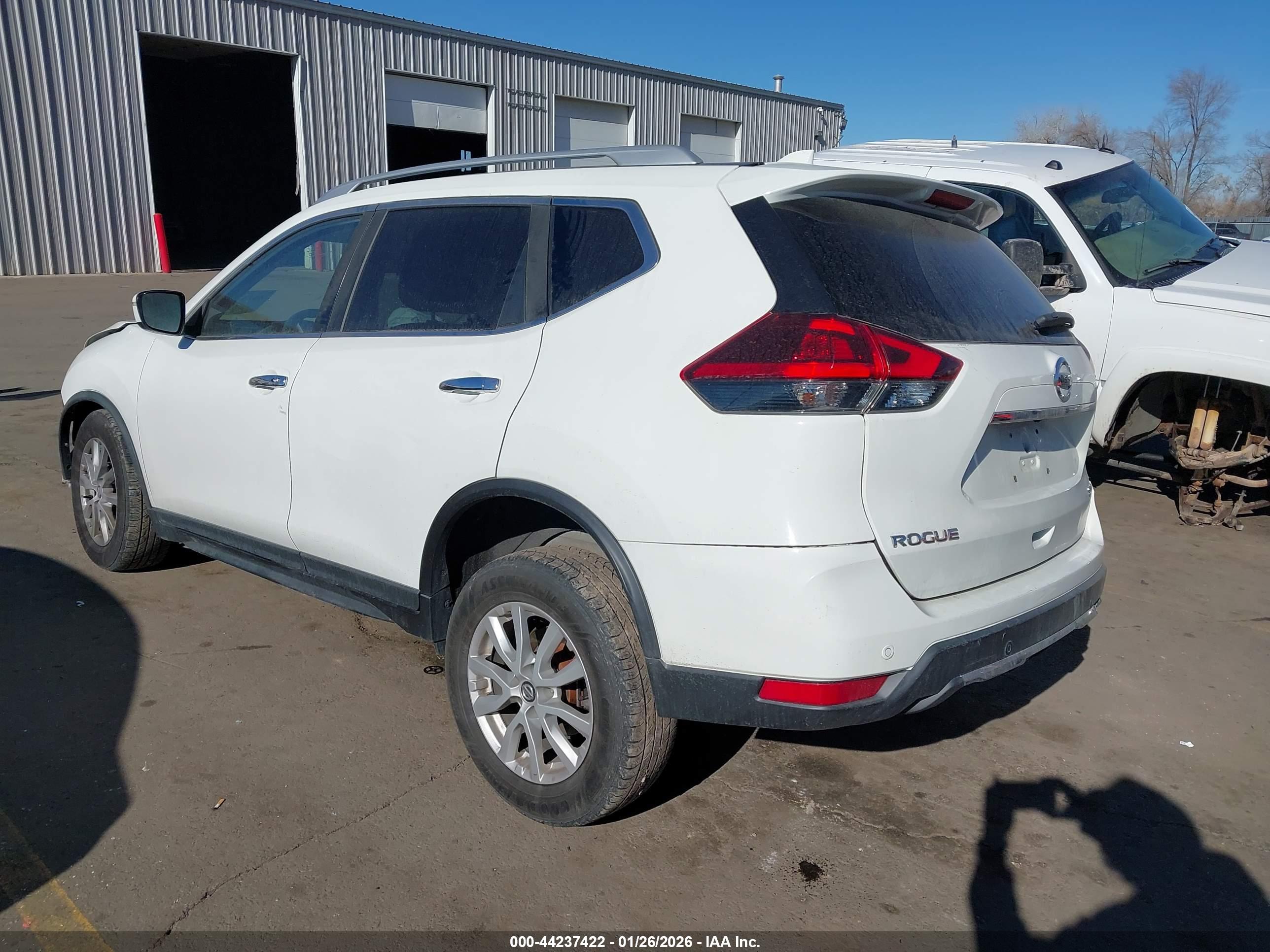 NISSAN ROGUE image 3