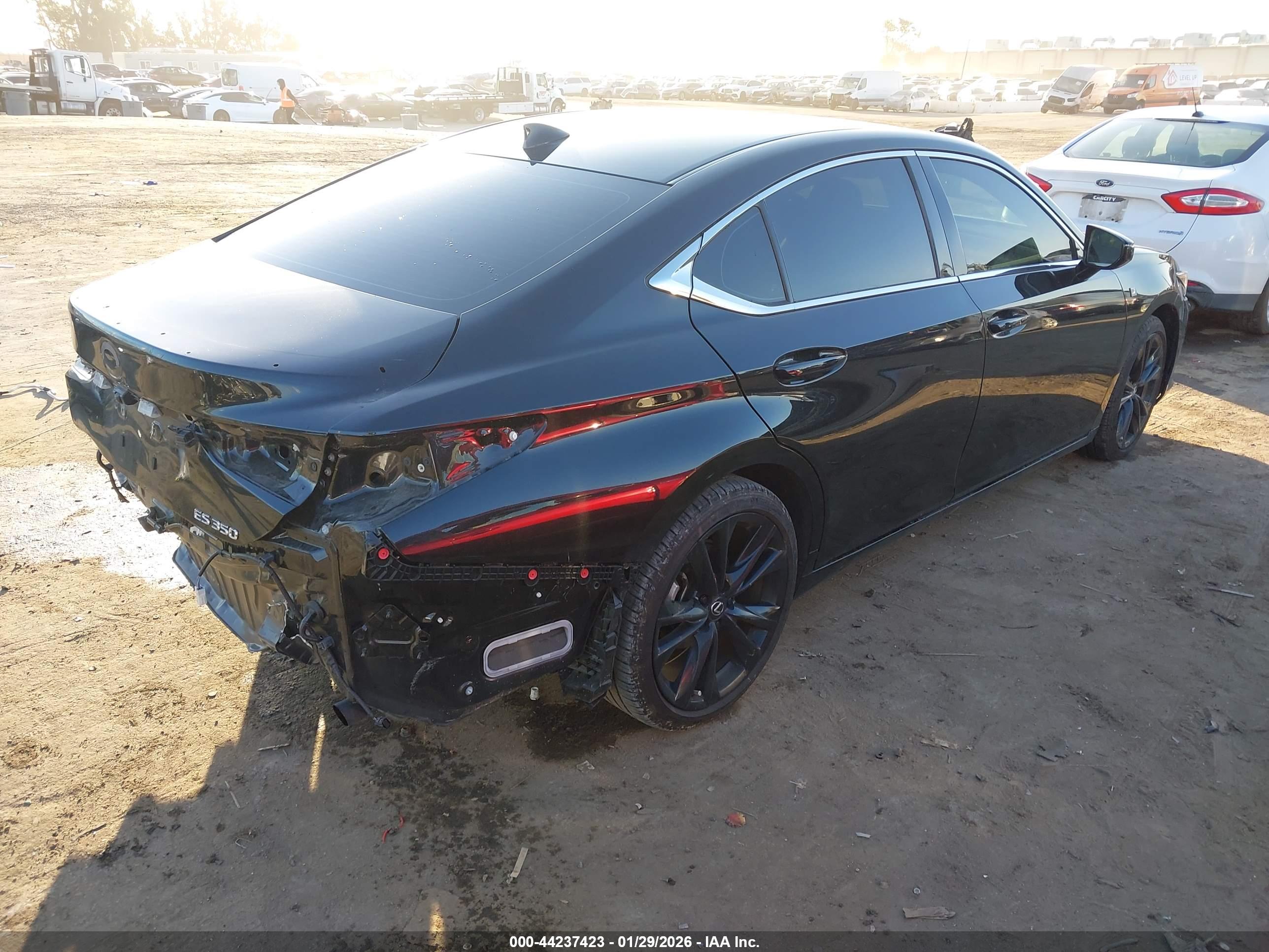 LEXUS ES image 4