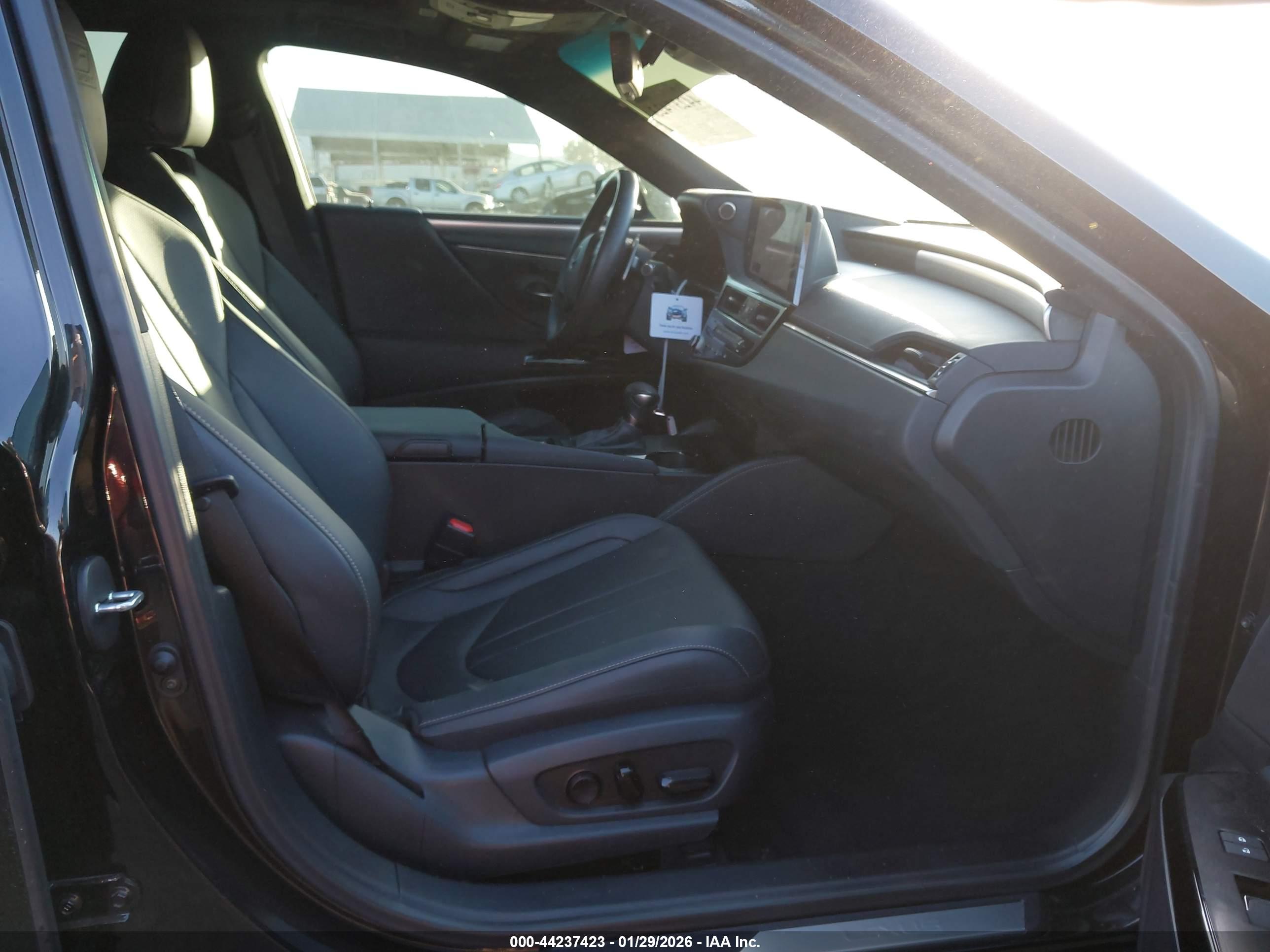 LEXUS ES image 5