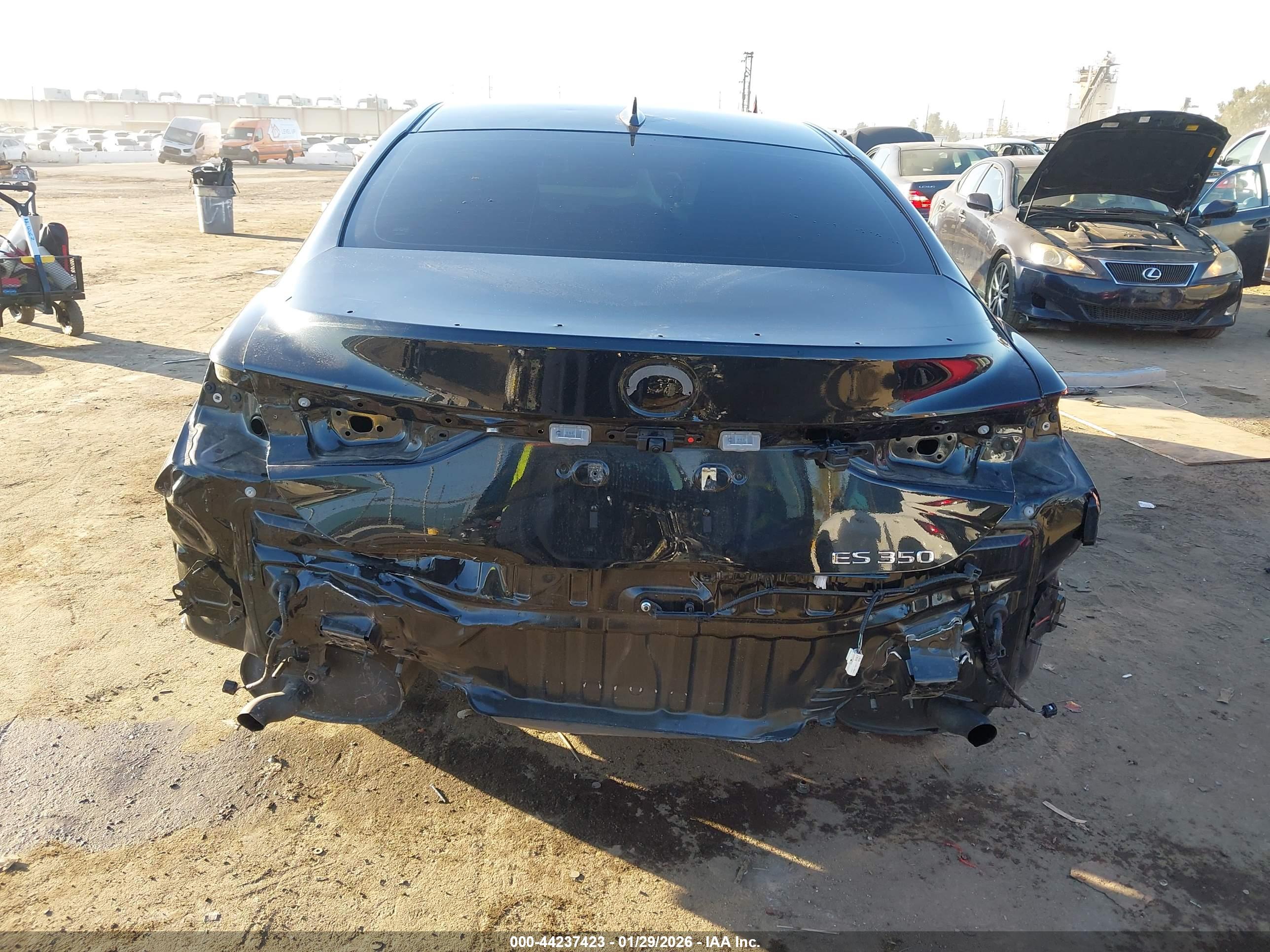 LEXUS ES image 6
