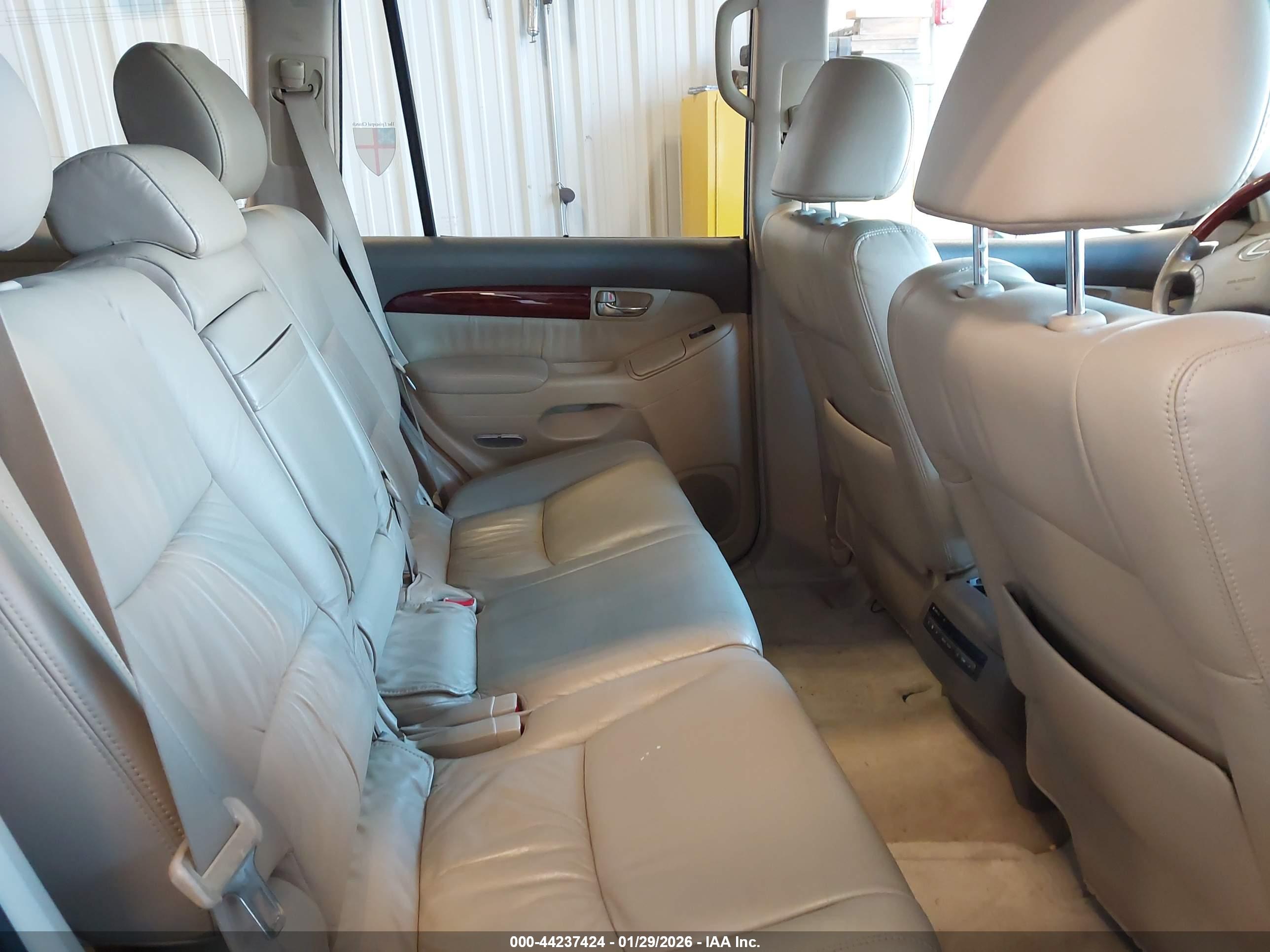LEXUS GX image 8