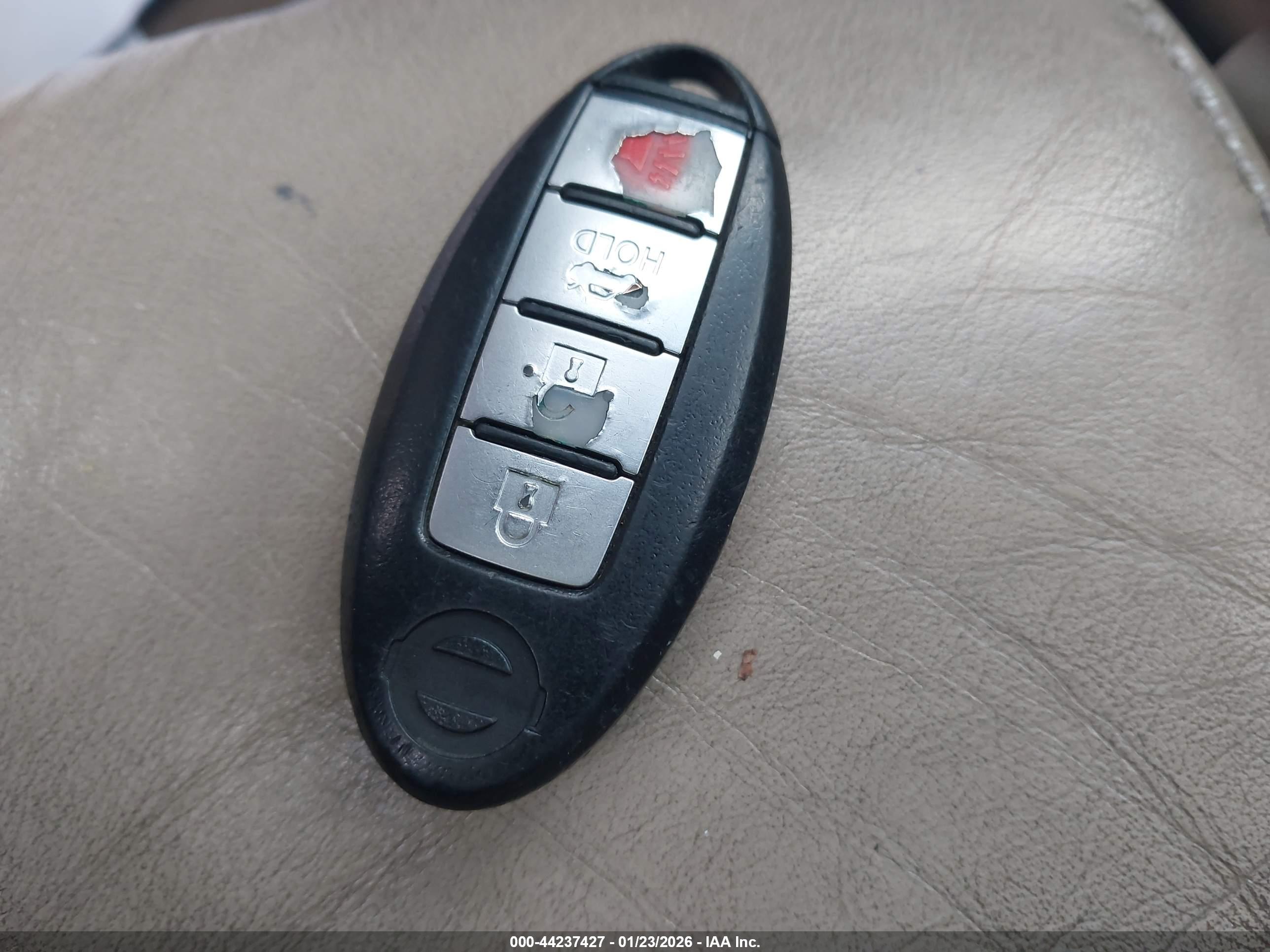 NISSAN MAXIMA image 11