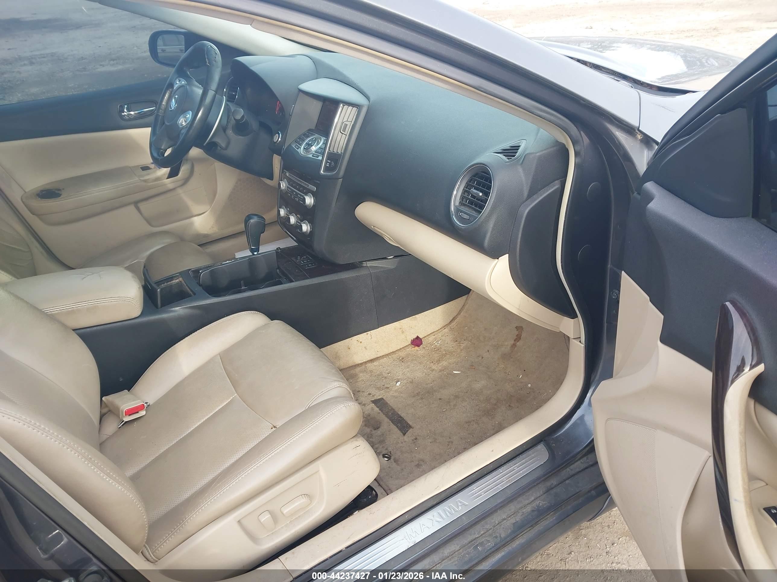 NISSAN MAXIMA image 5