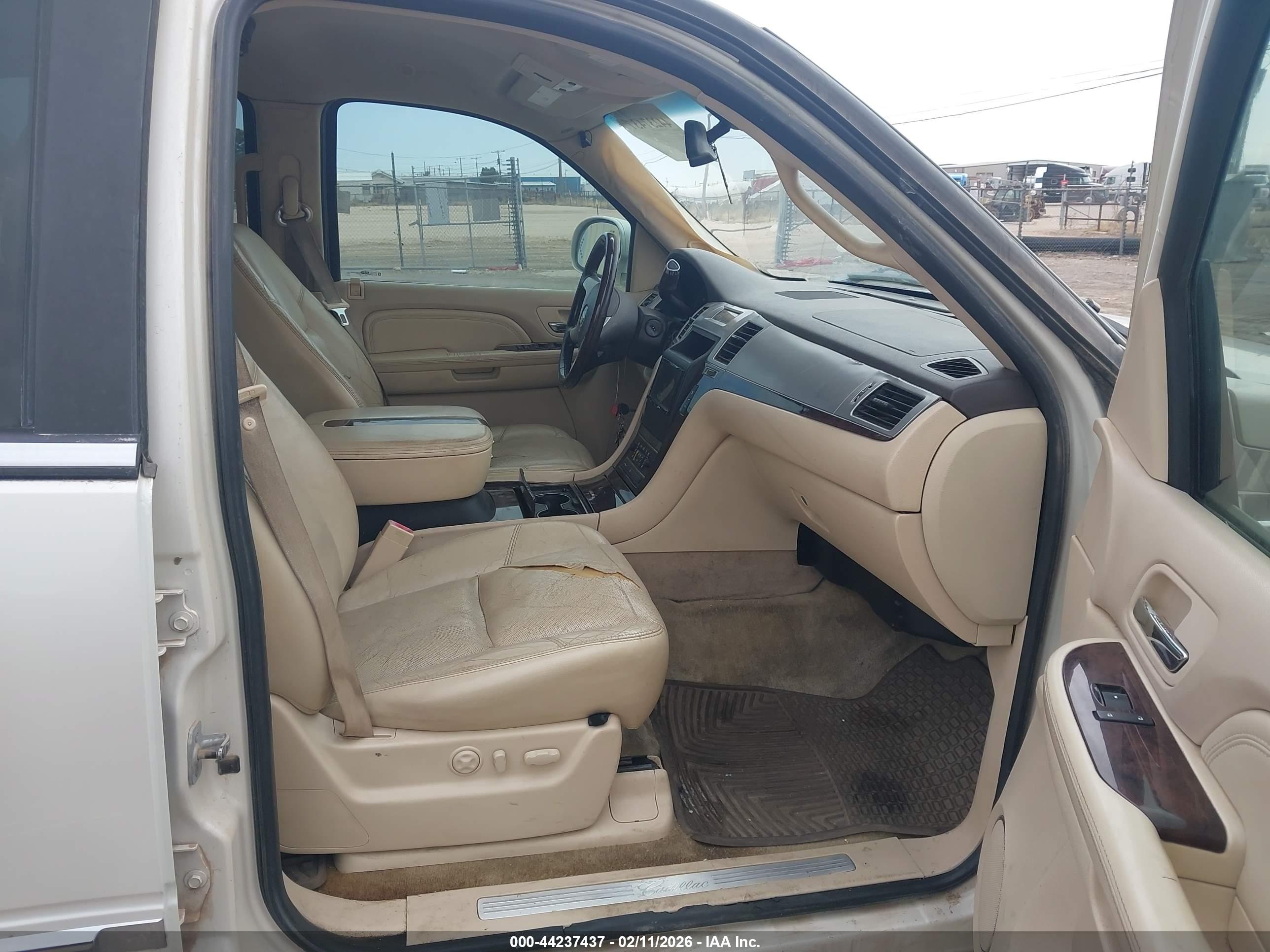 CADILLAC ESCALADE image 5