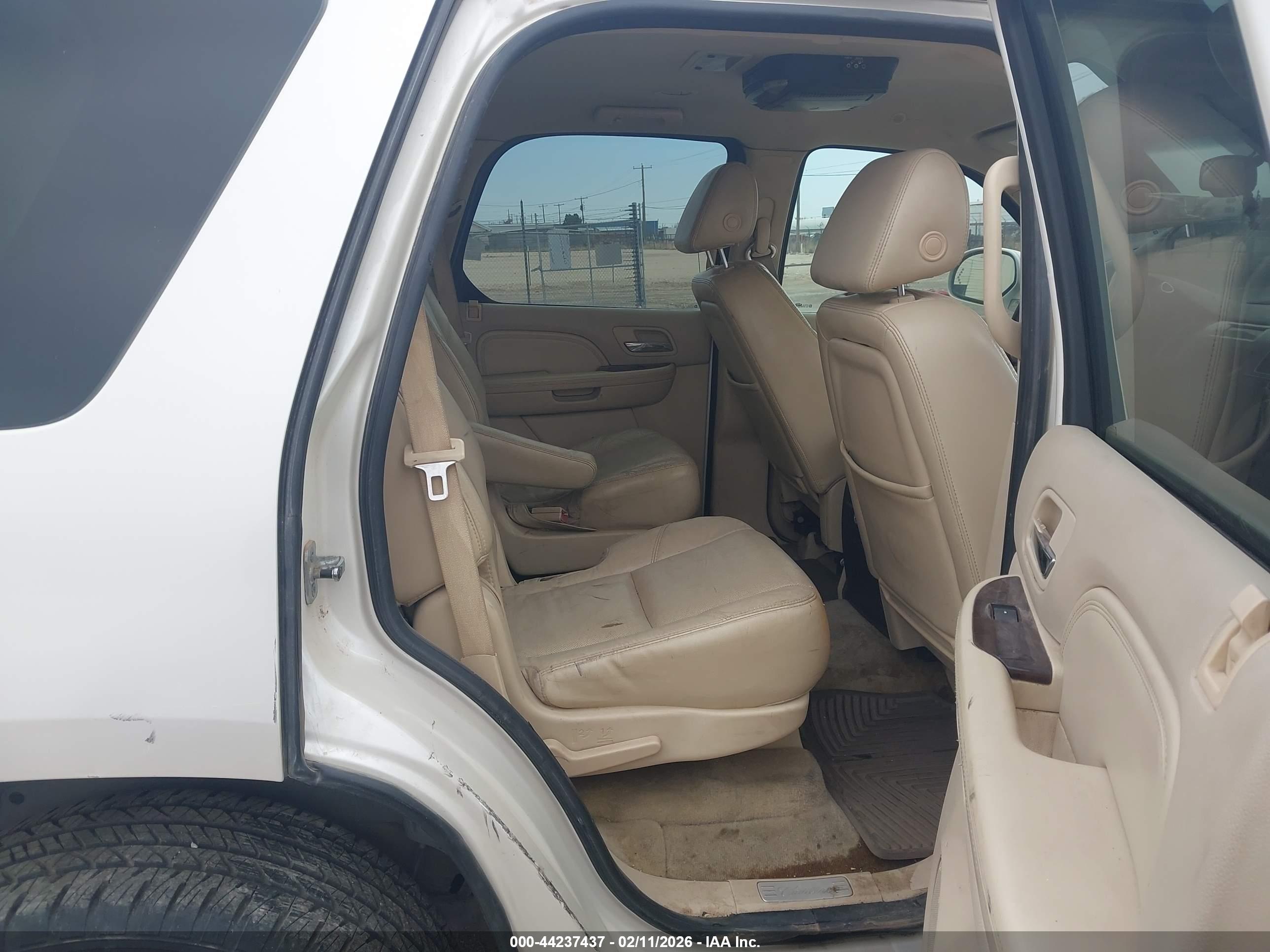 CADILLAC ESCALADE image 8