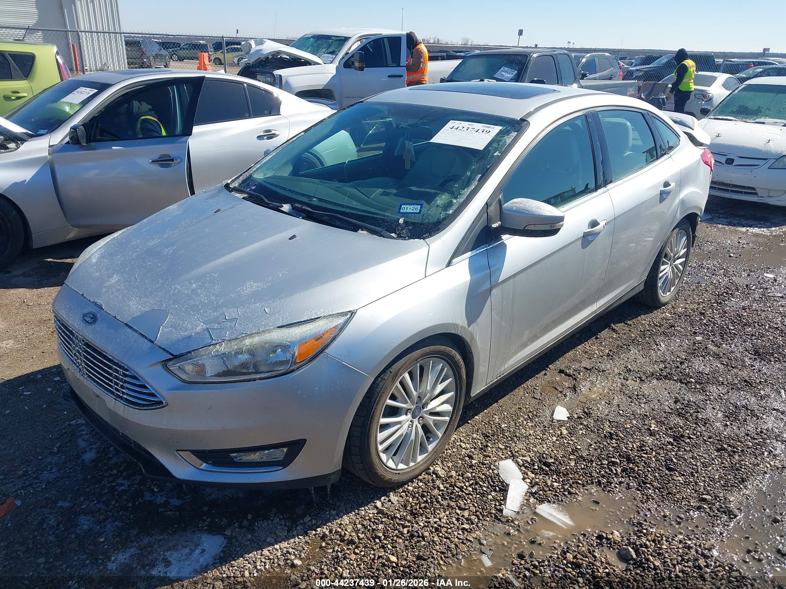 FORD FOCUS image 2