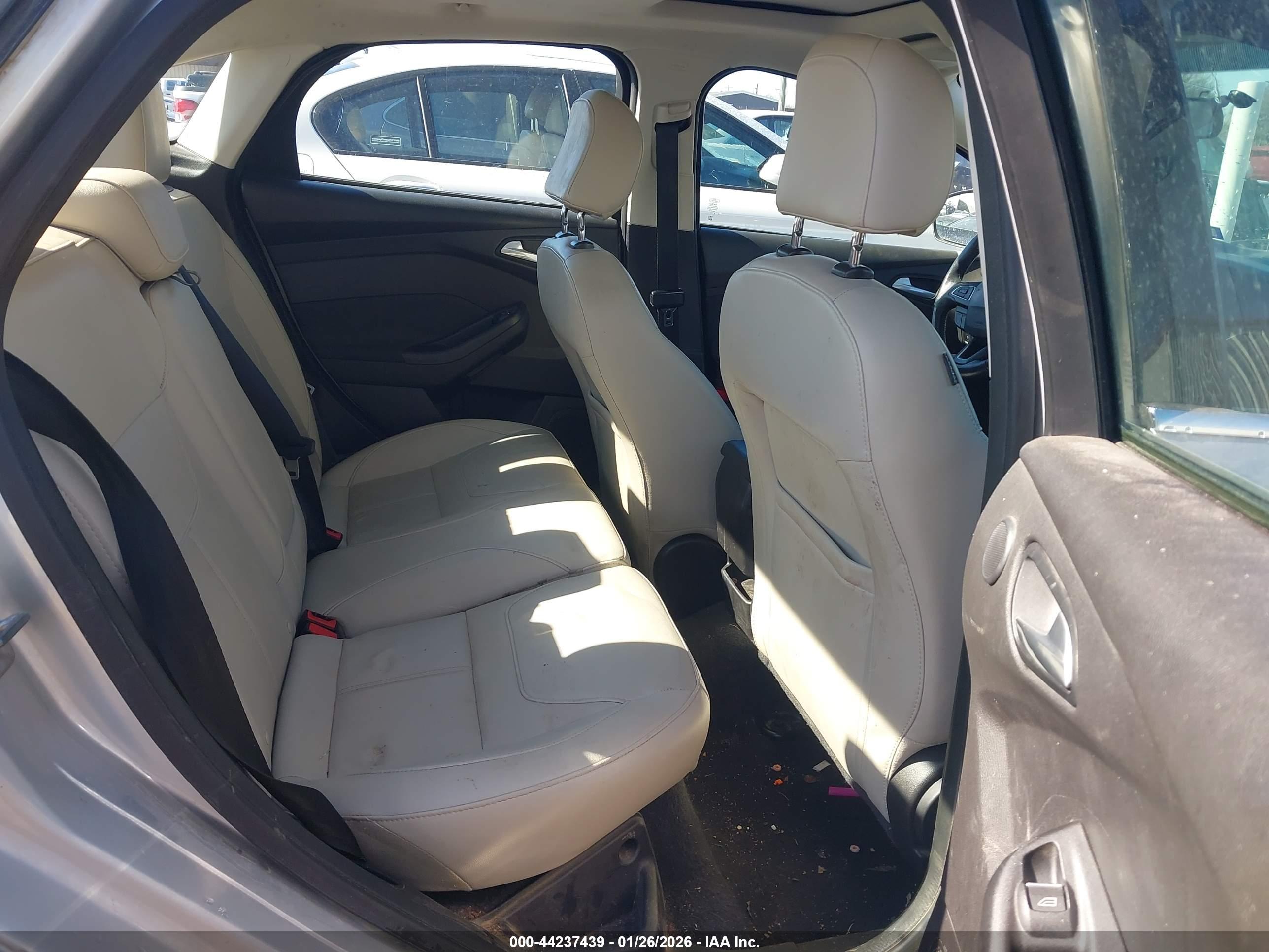 FORD FOCUS image 8