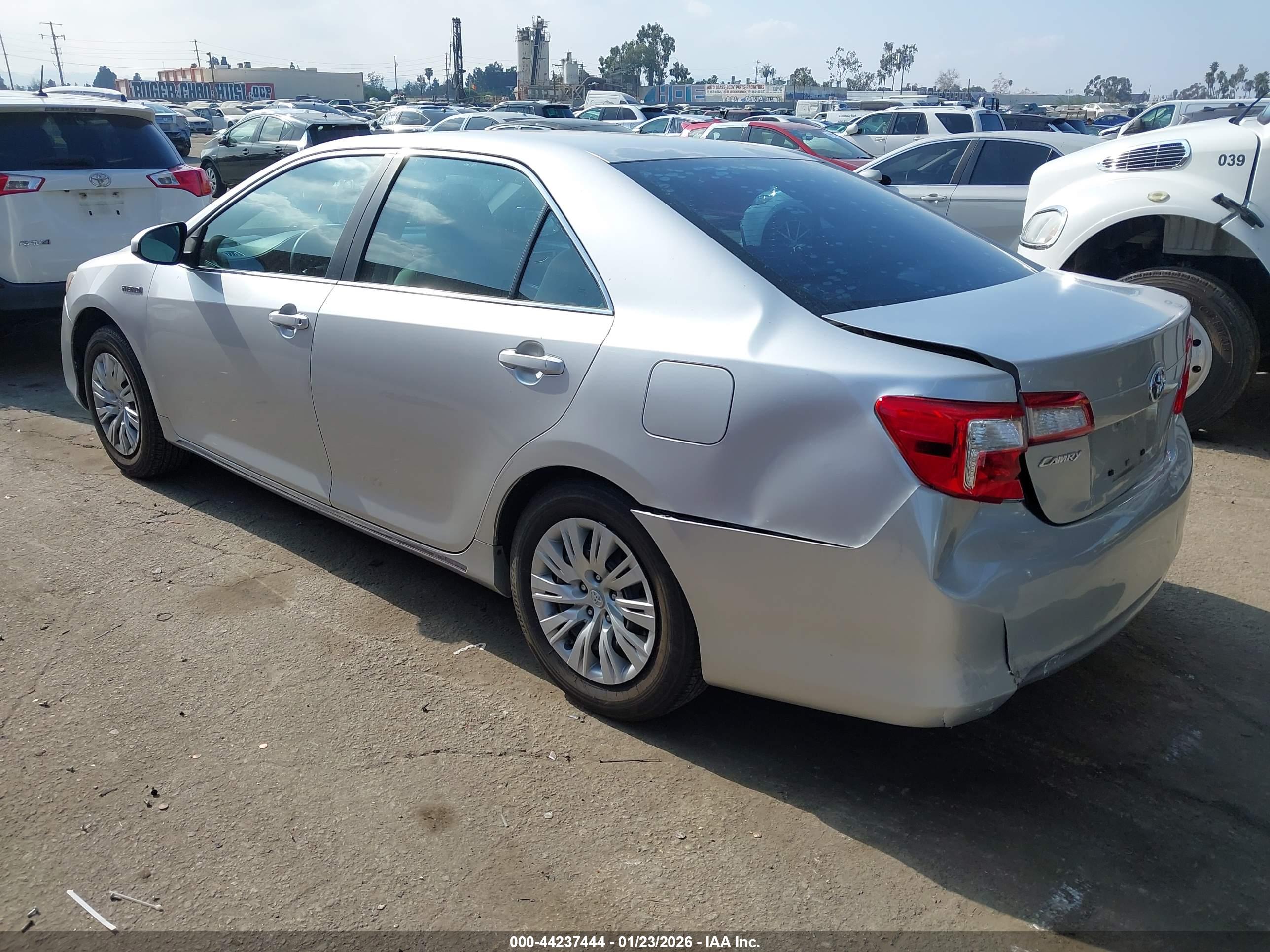 TOYOTA CAMRY image 3