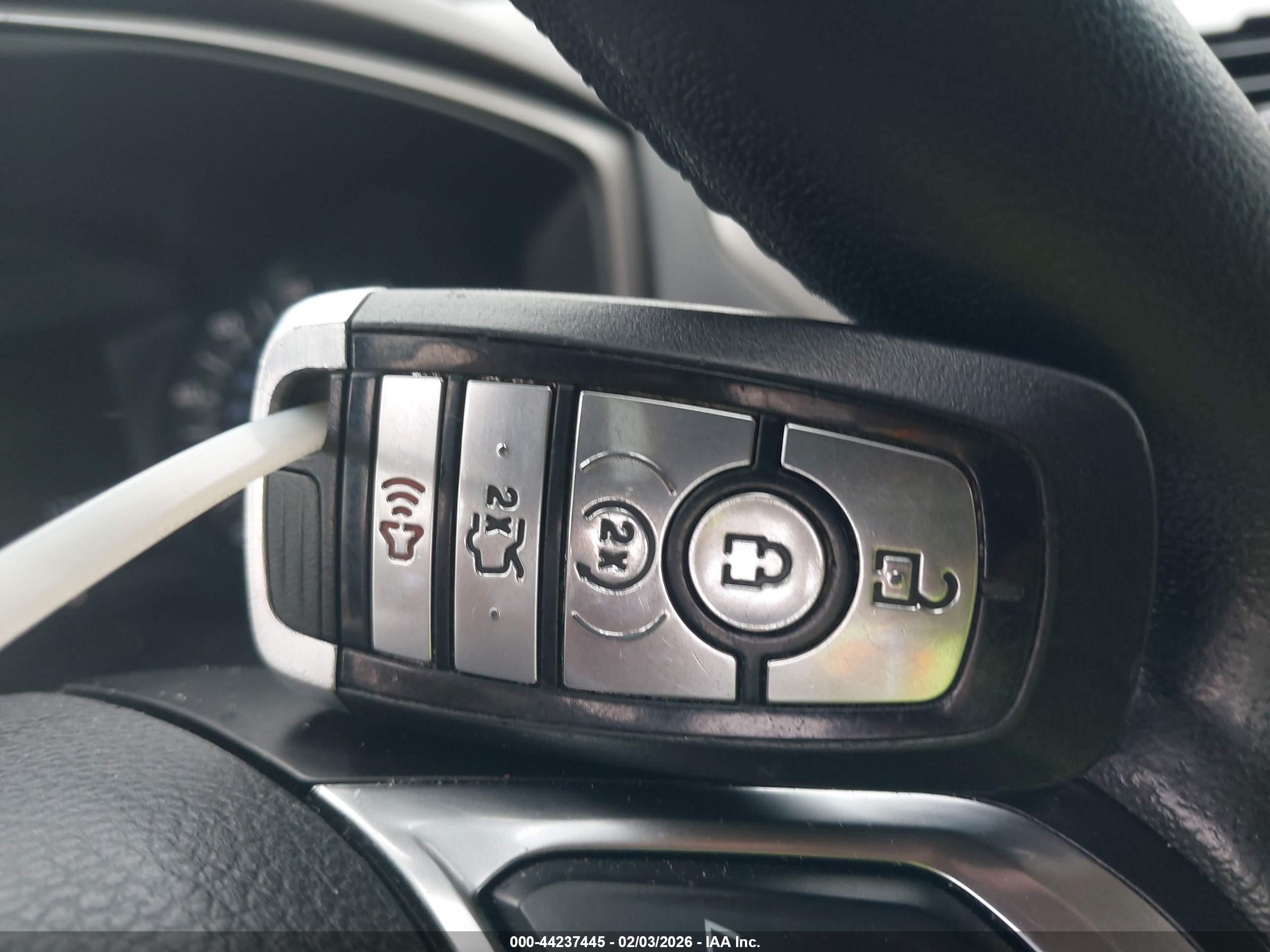 FORD FUSION image 11