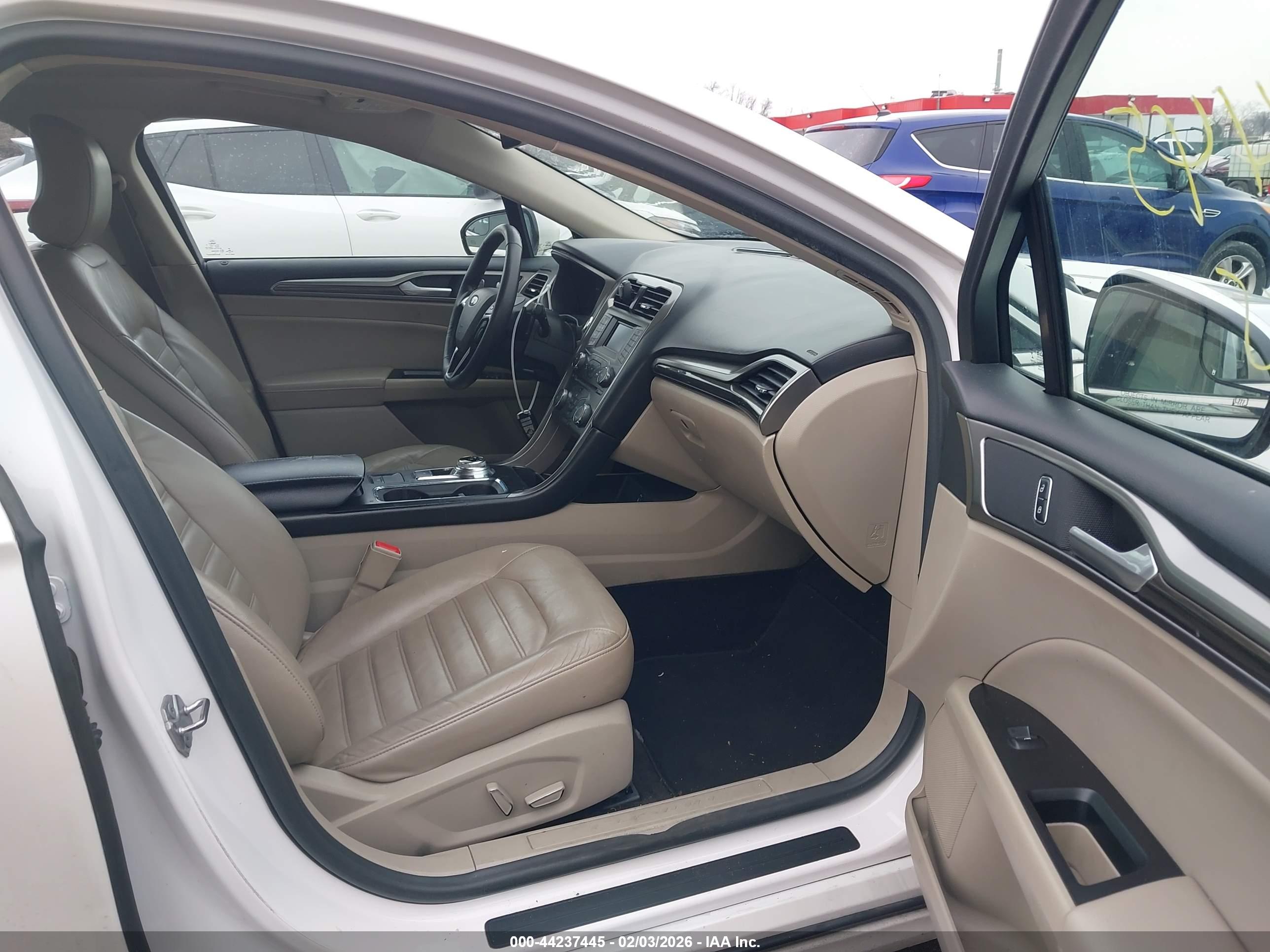 FORD FUSION image 5