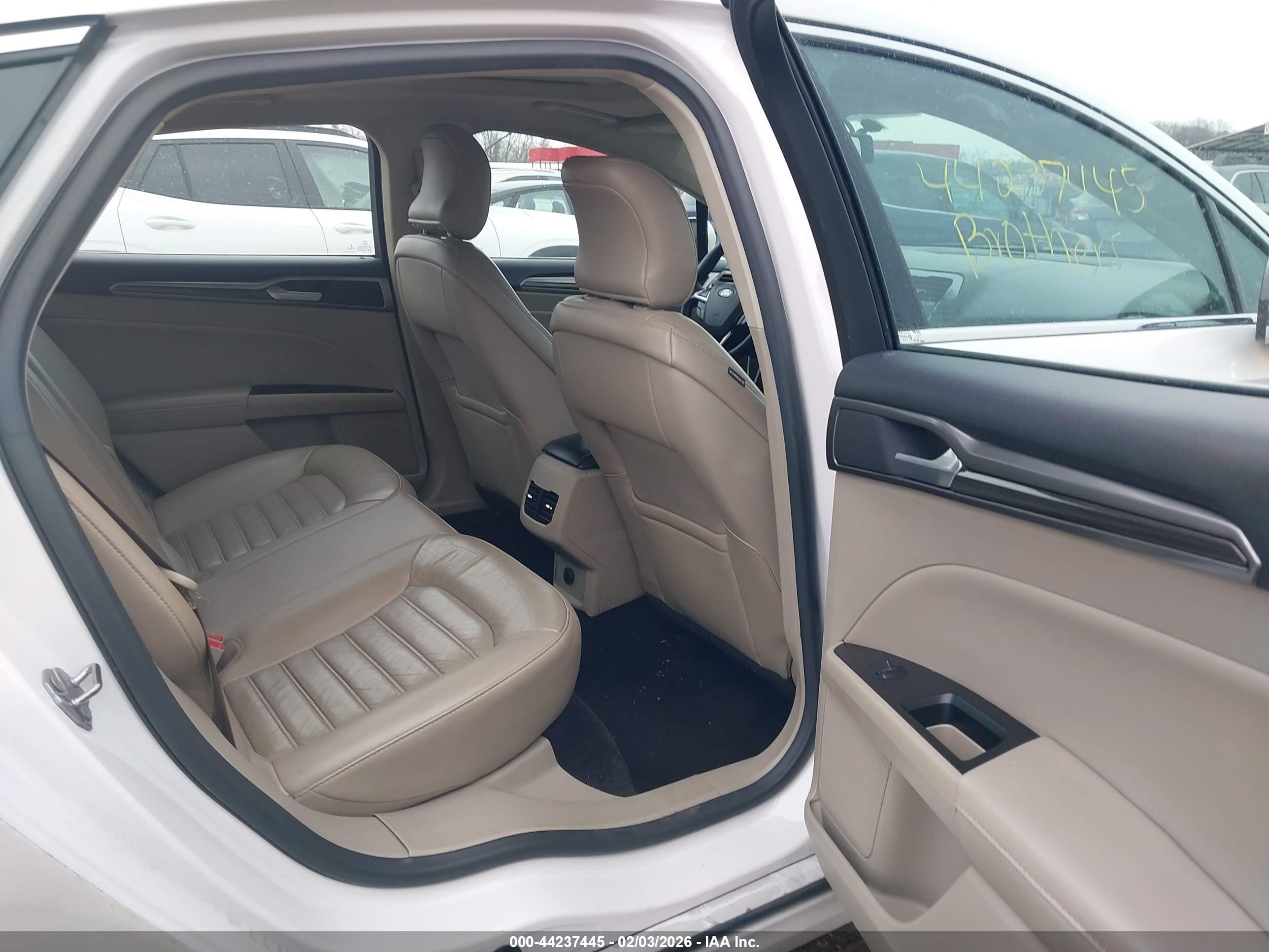 FORD FUSION image 8