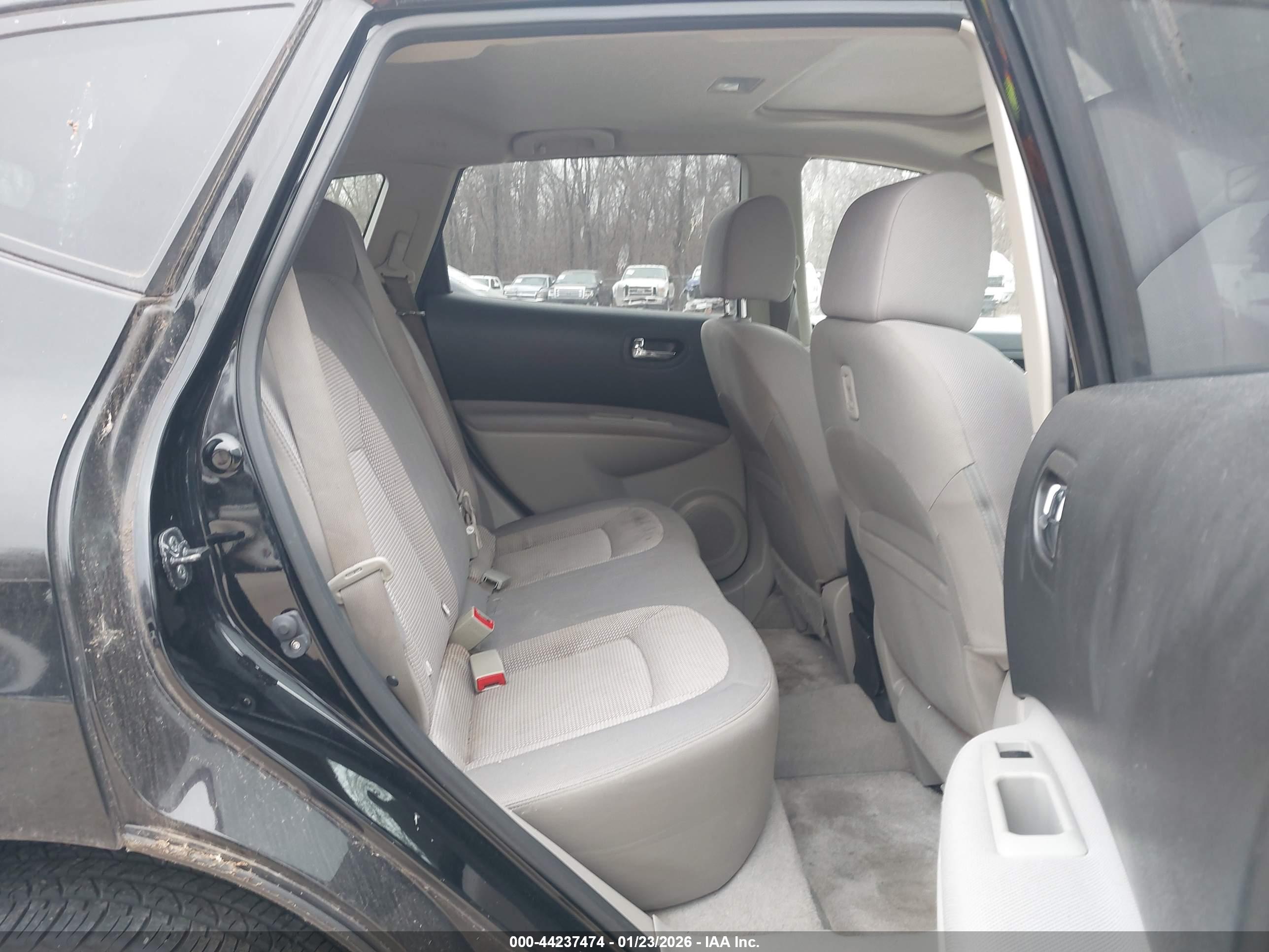 NISSAN ROGUE image 8