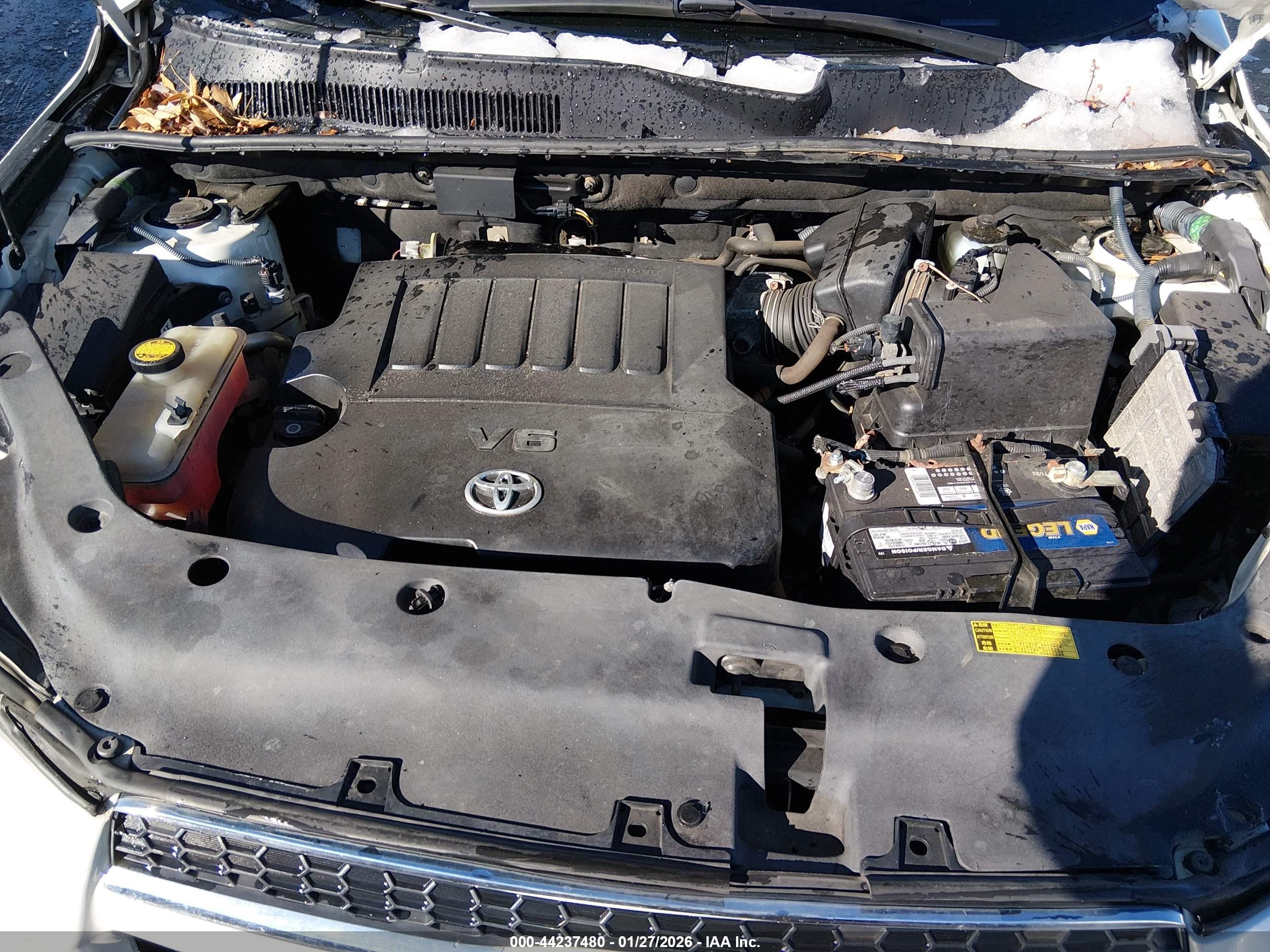 TOYOTA RAV4 image 10
