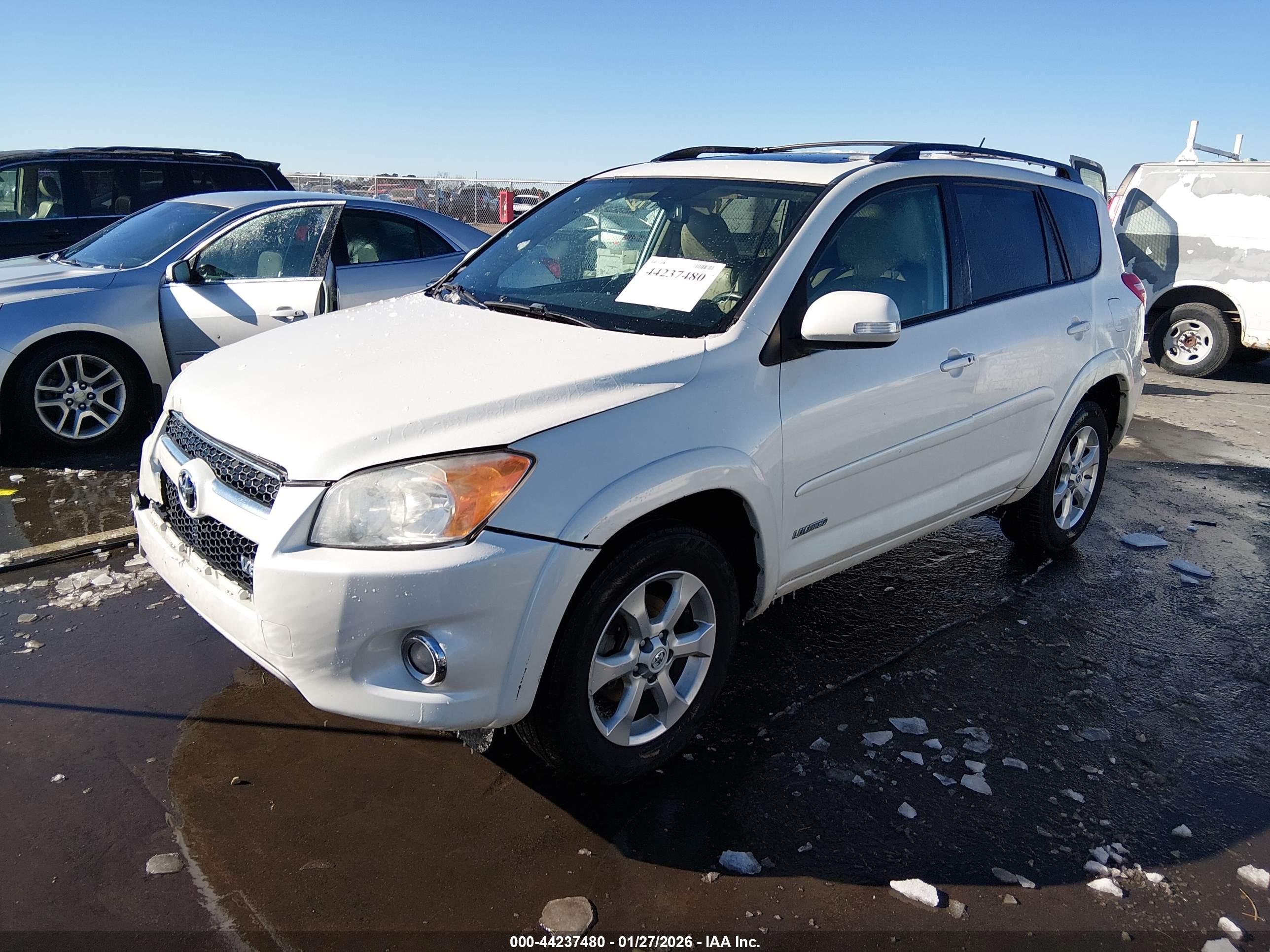 TOYOTA RAV4 image 2