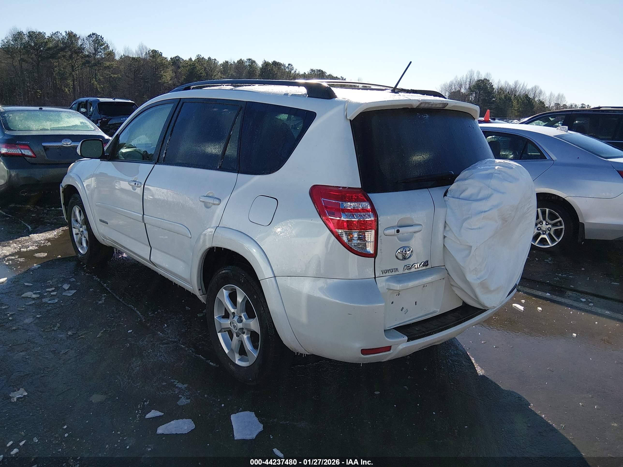 TOYOTA RAV4 image 3