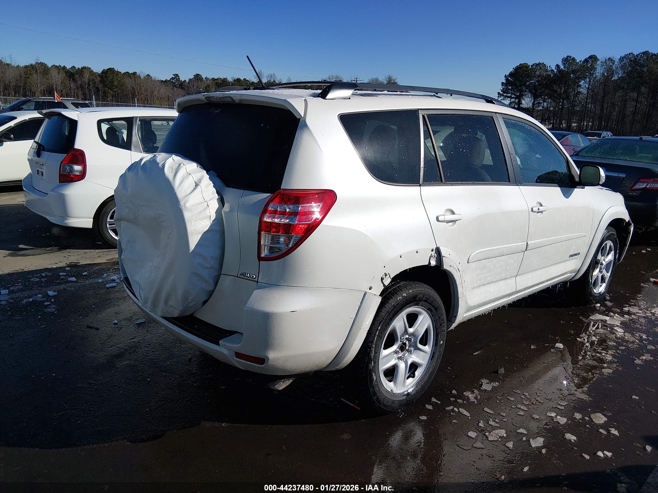 TOYOTA RAV4 image 4