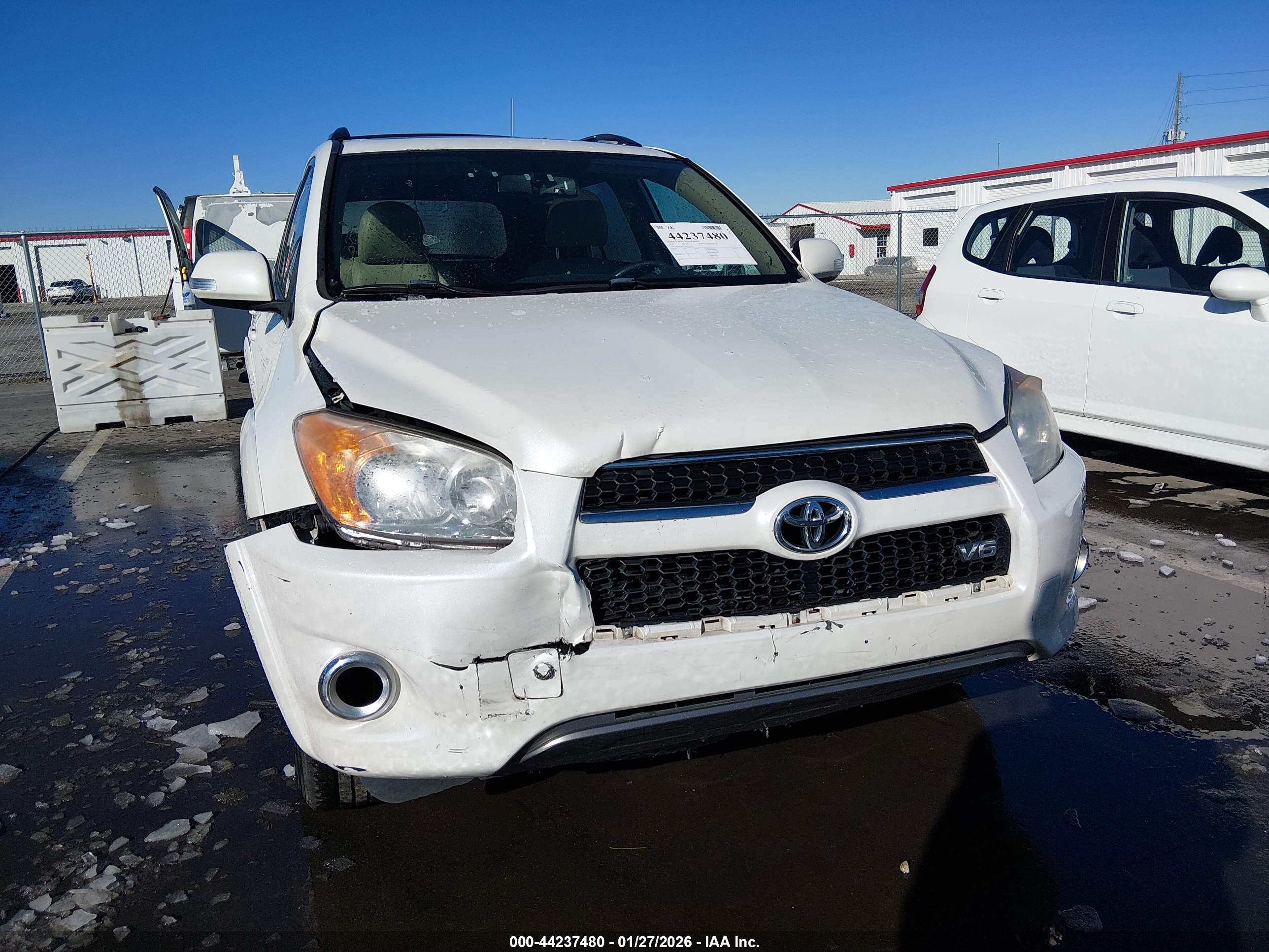 TOYOTA RAV4 image 6
