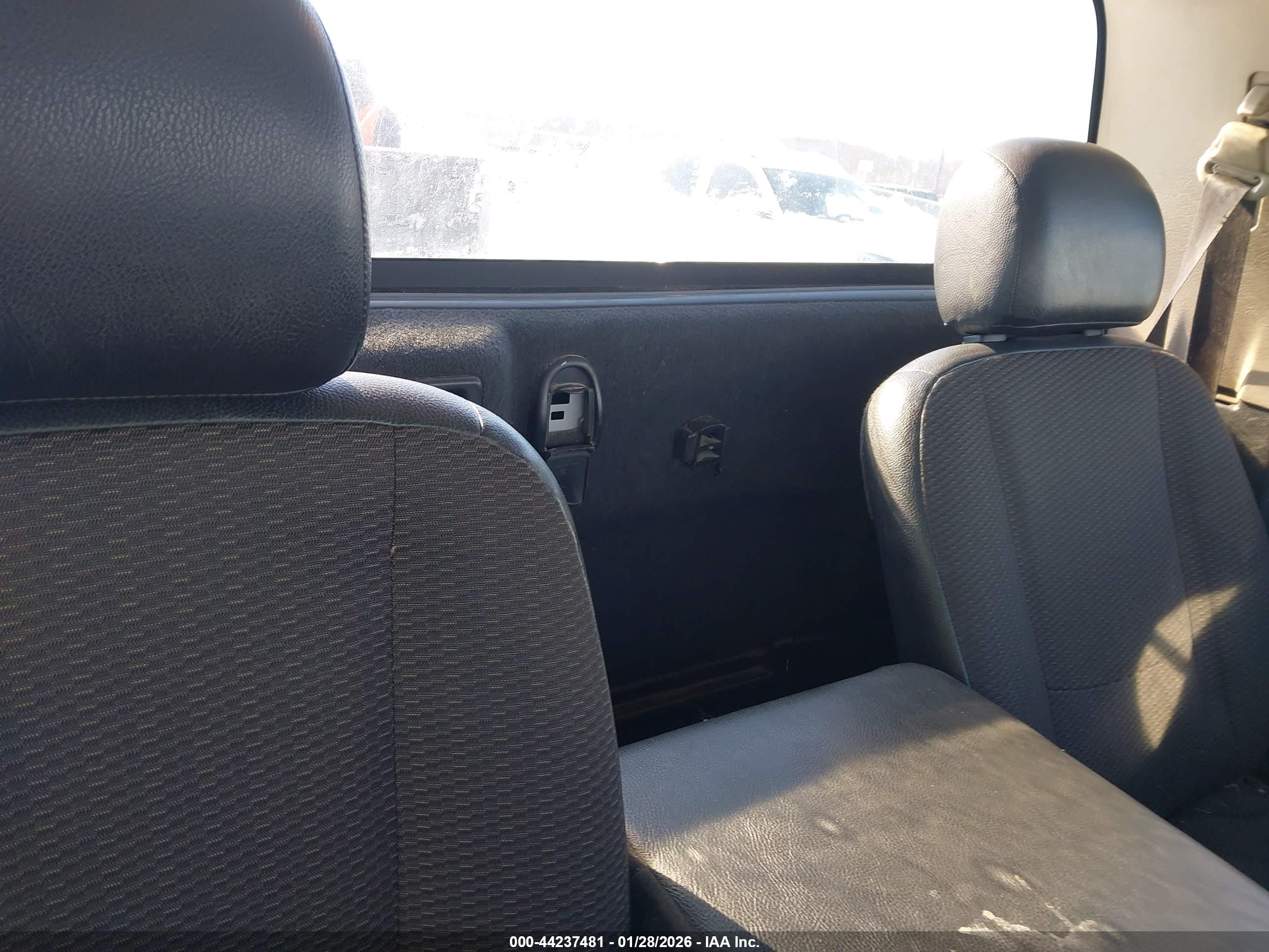 DODGE RAM image 8
