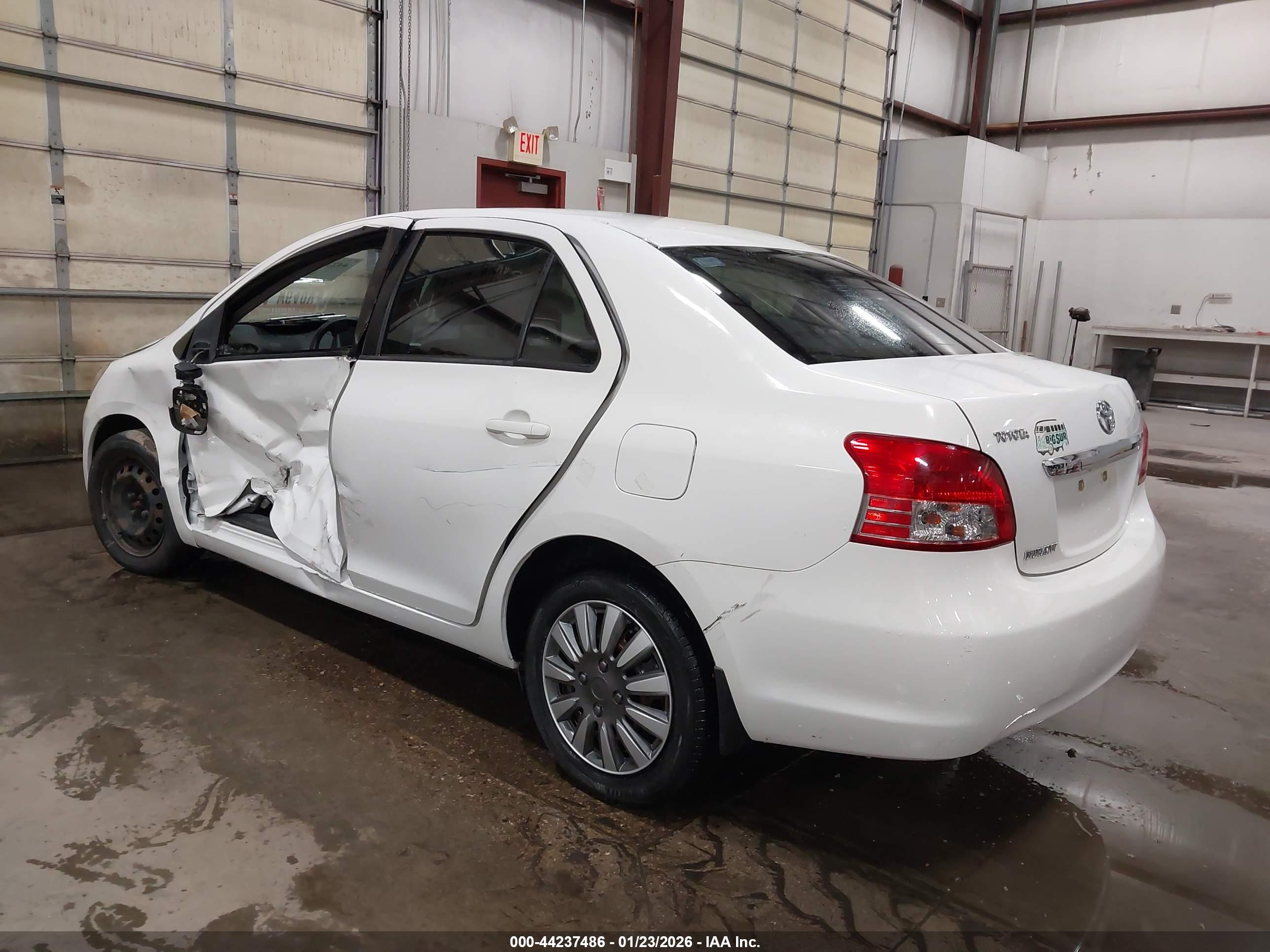TOYOTA YARIS image 3
