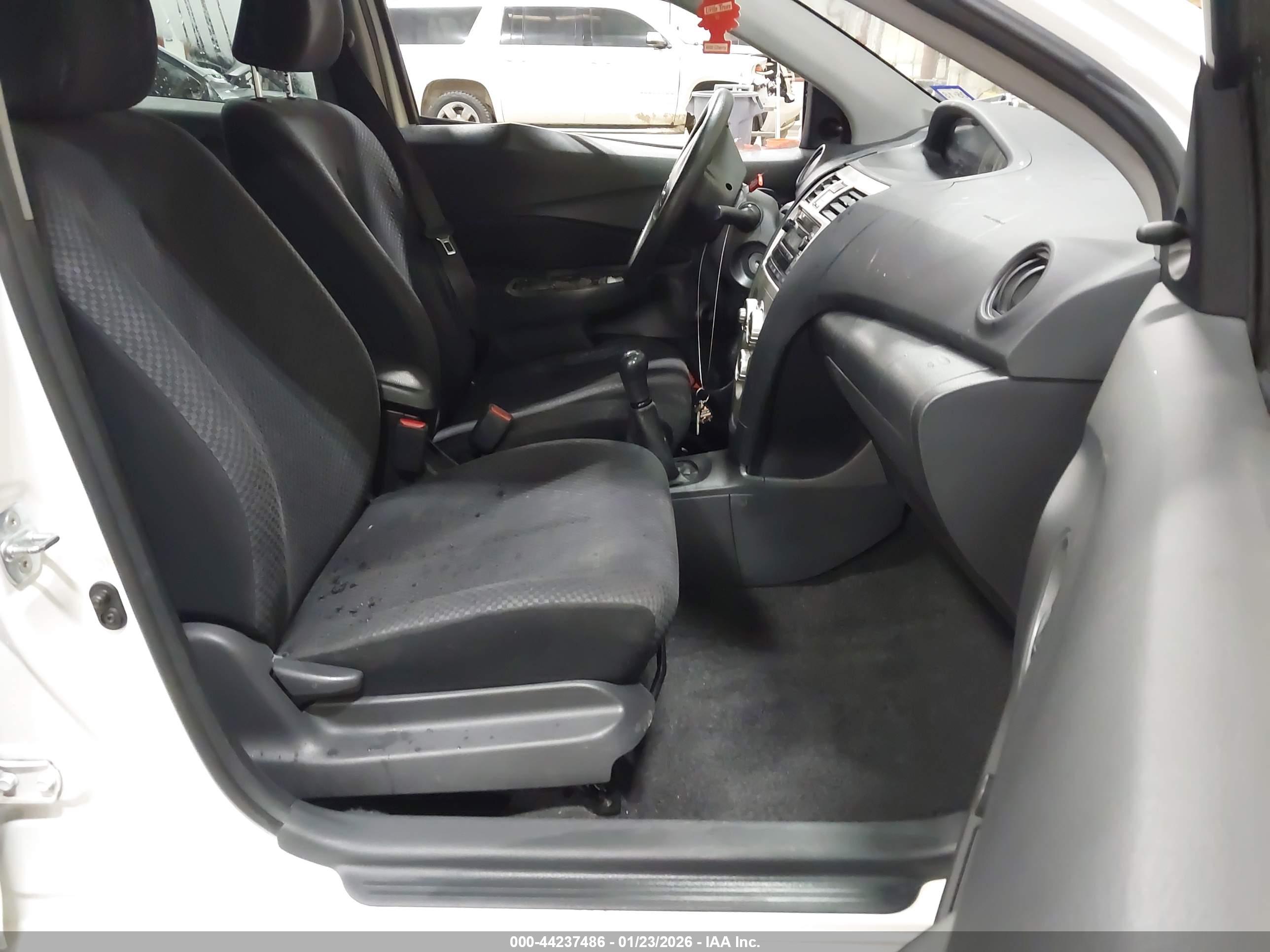 TOYOTA YARIS image 5