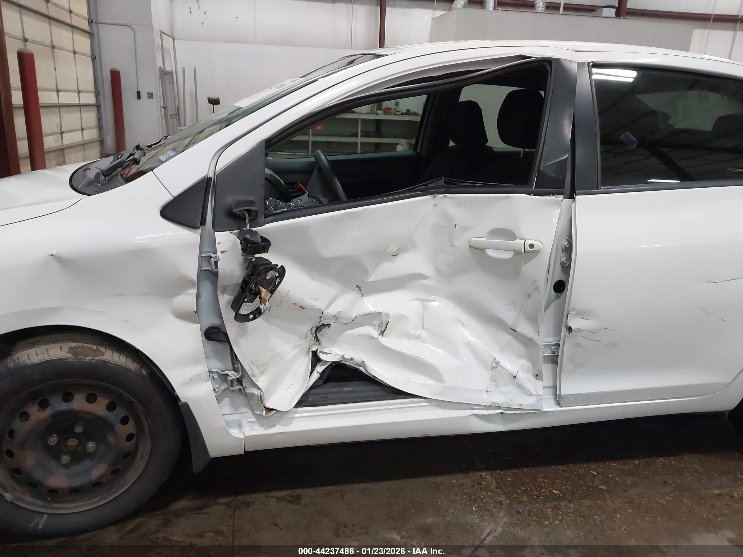 TOYOTA YARIS image 6