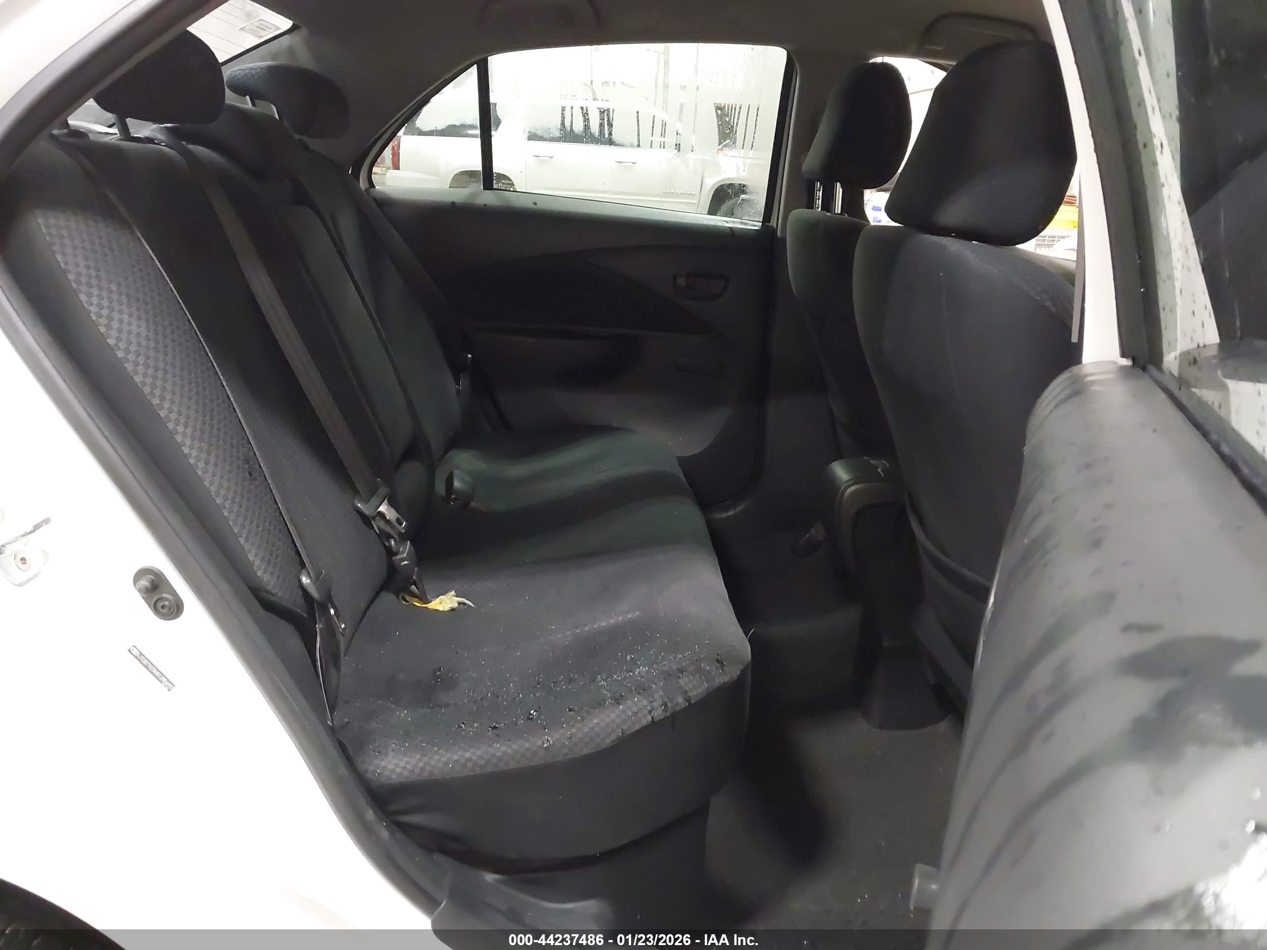 TOYOTA YARIS image 8