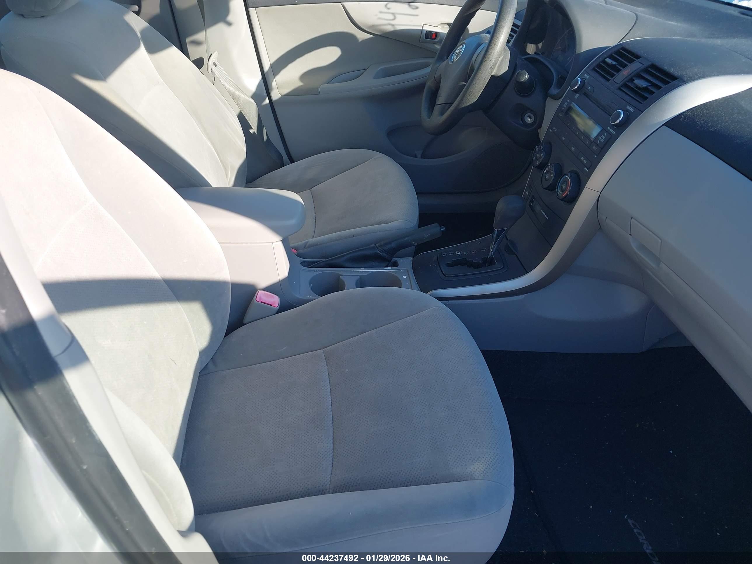 TOYOTA COROLLA image 5