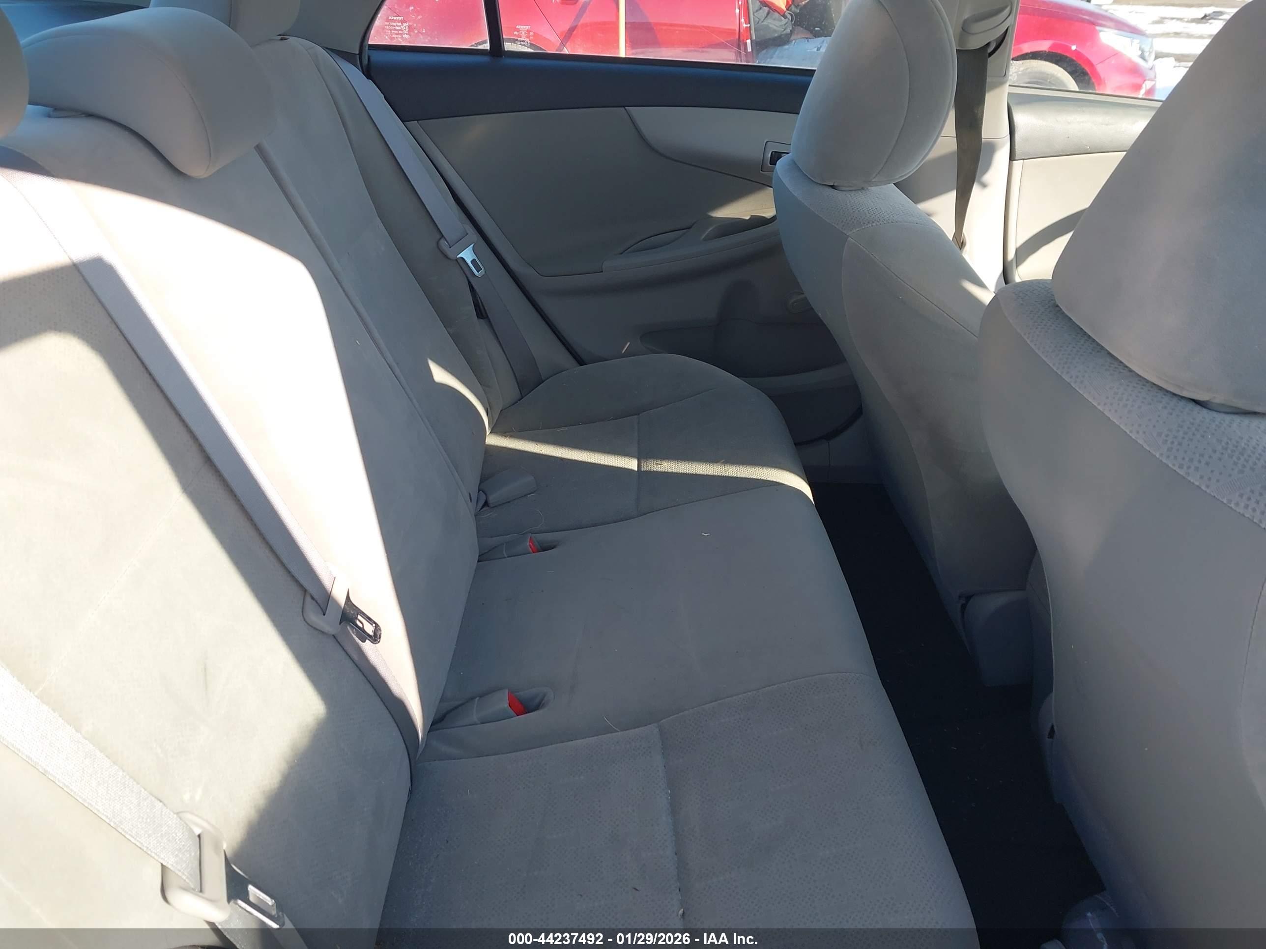 TOYOTA COROLLA image 8