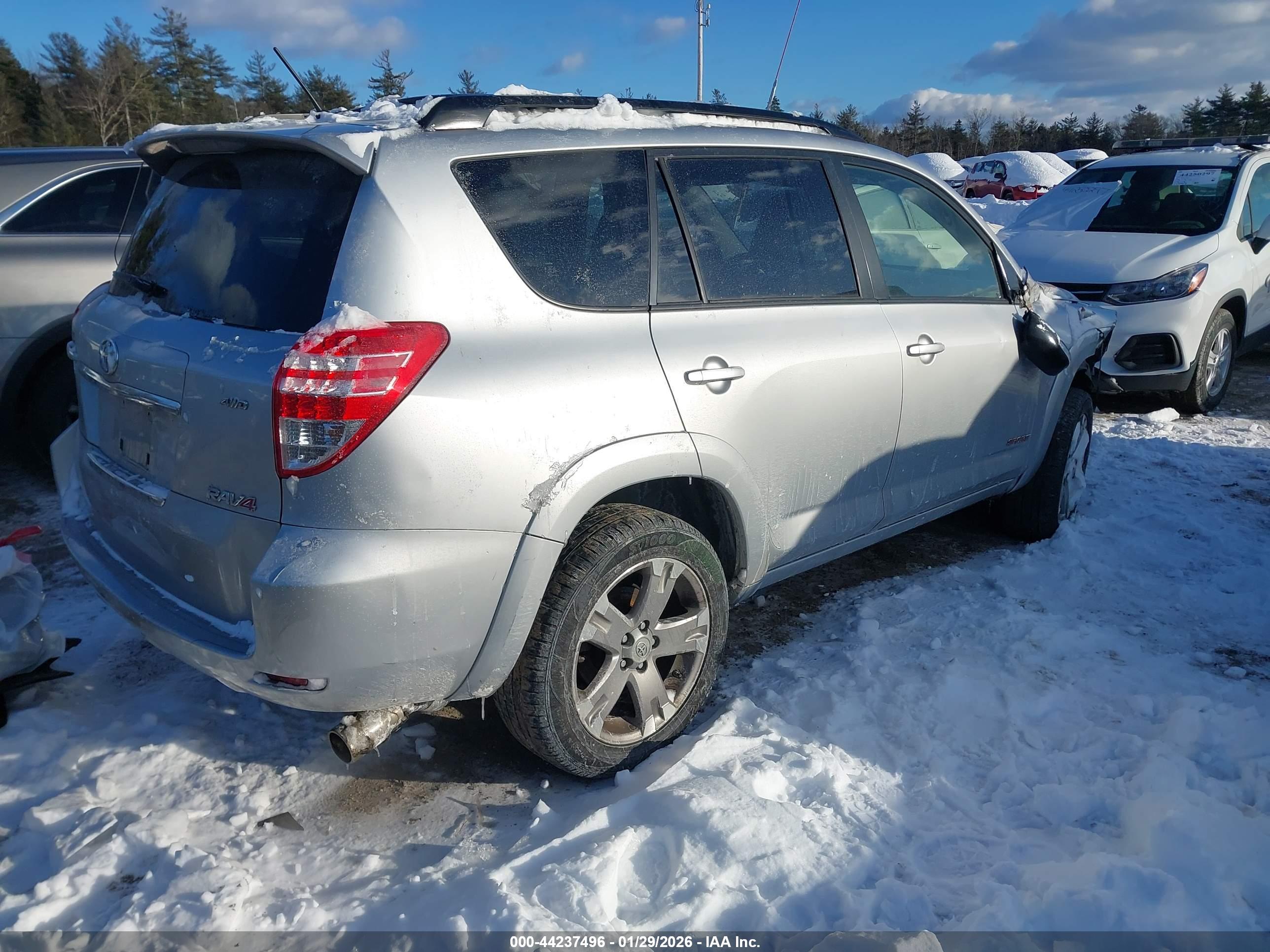 TOYOTA RAV4 image 4