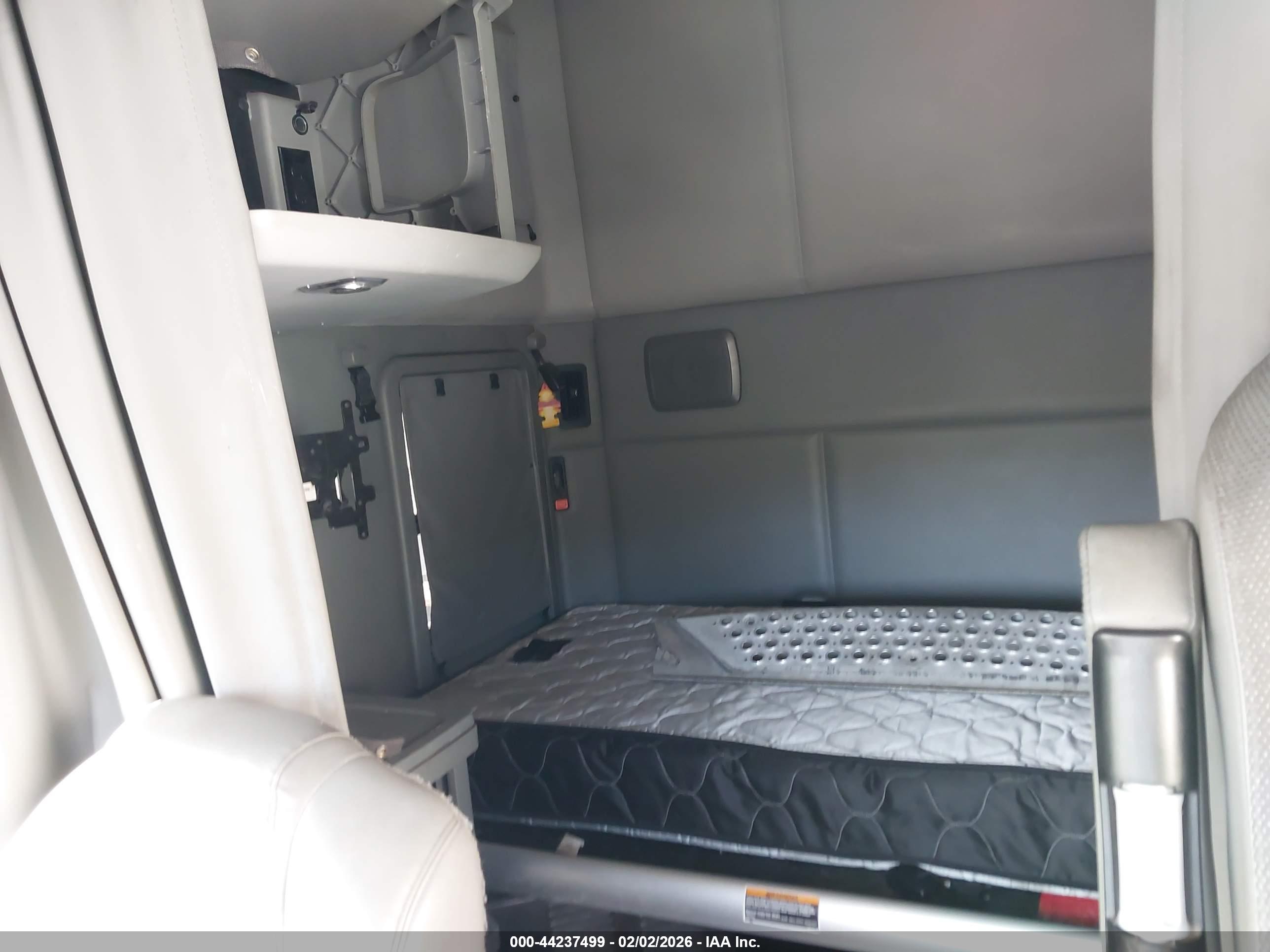 KENWORTH T680 image 7