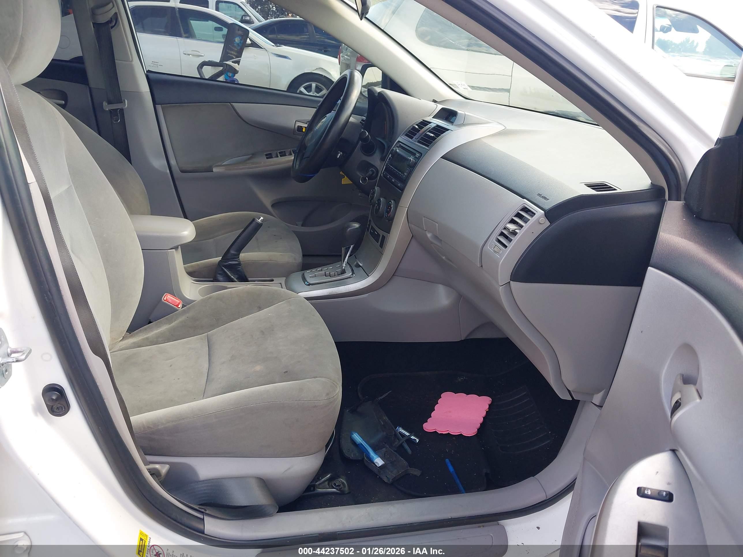 TOYOTA COROLLA image 5