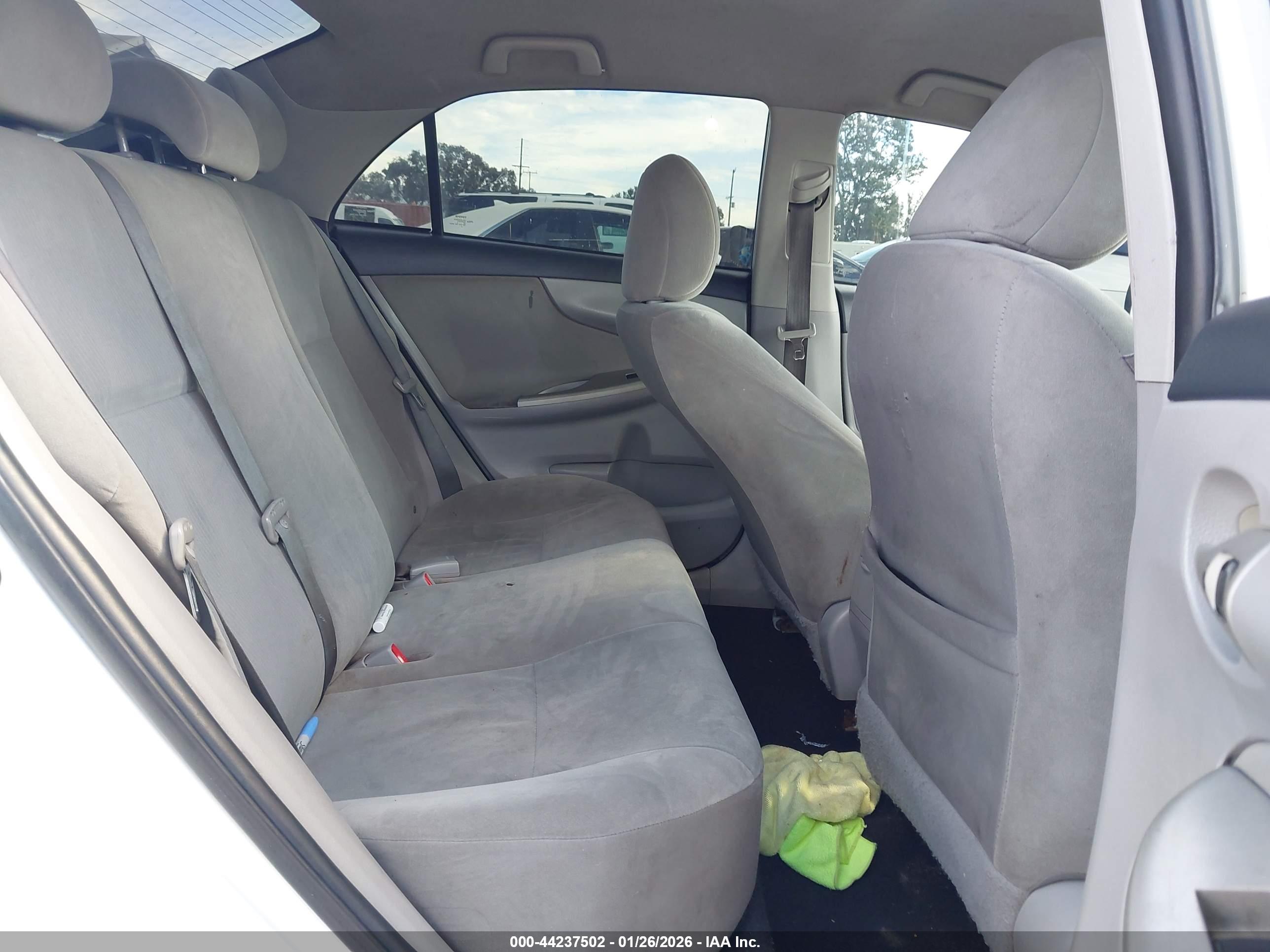 TOYOTA COROLLA image 8