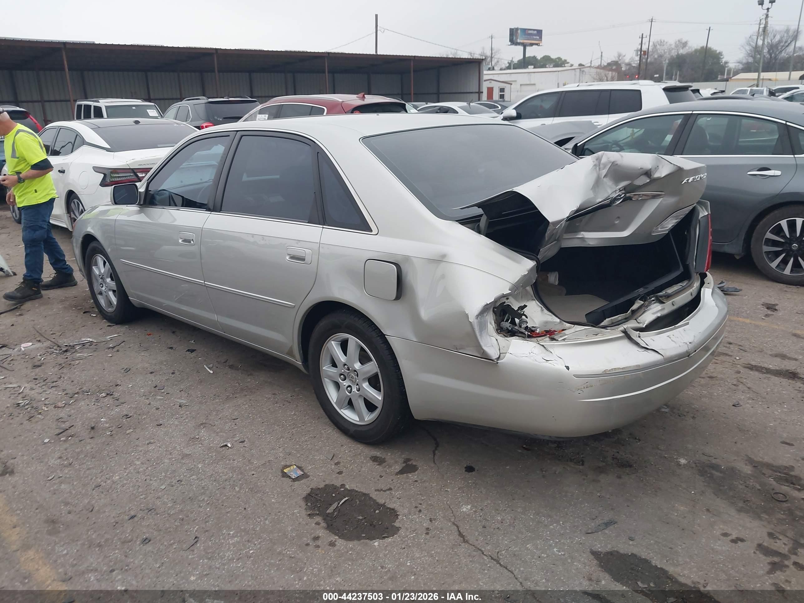 TOYOTA AVALON image 3