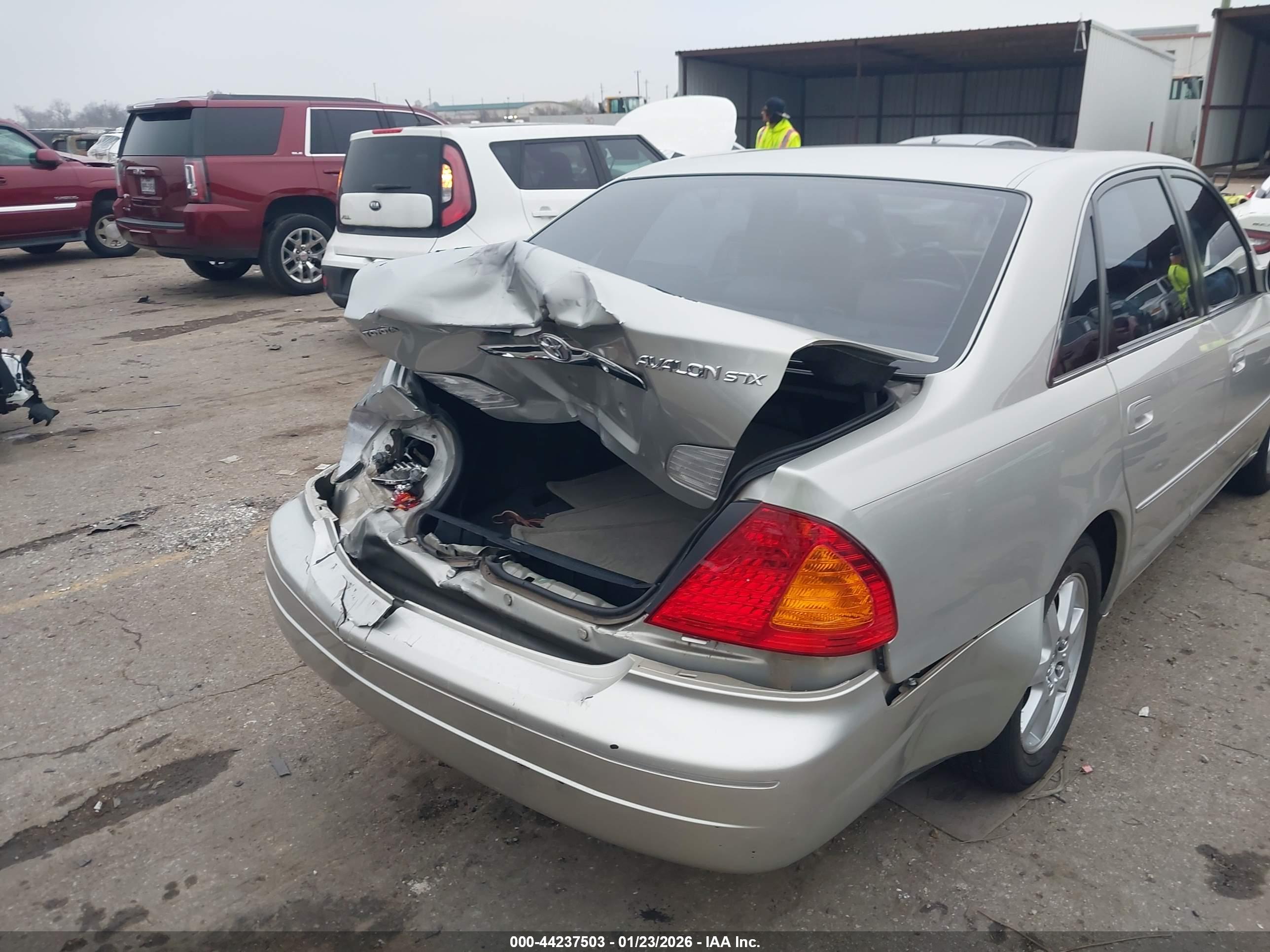TOYOTA AVALON image 6