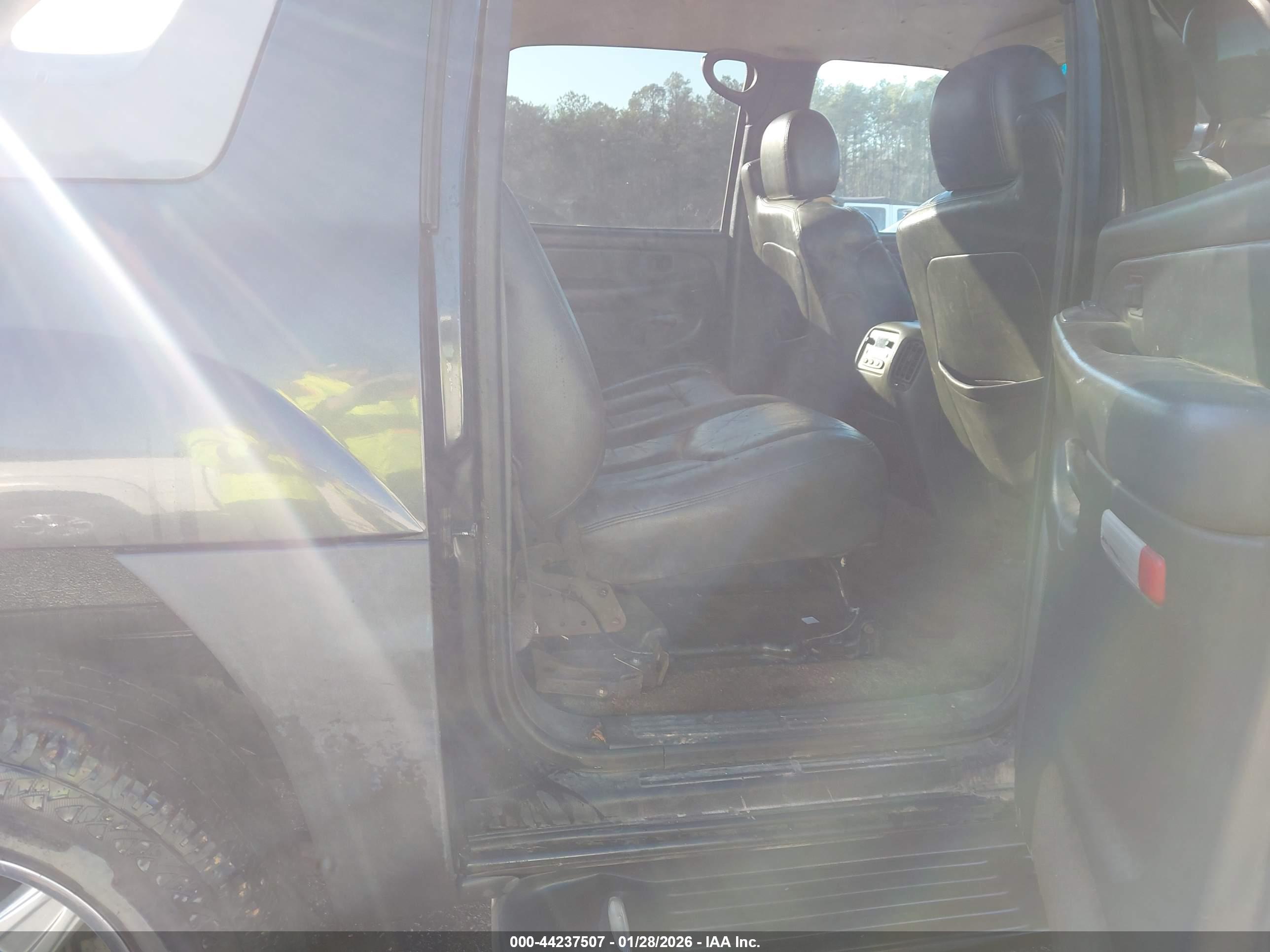 CHEVROLET AVALANCHE image 8