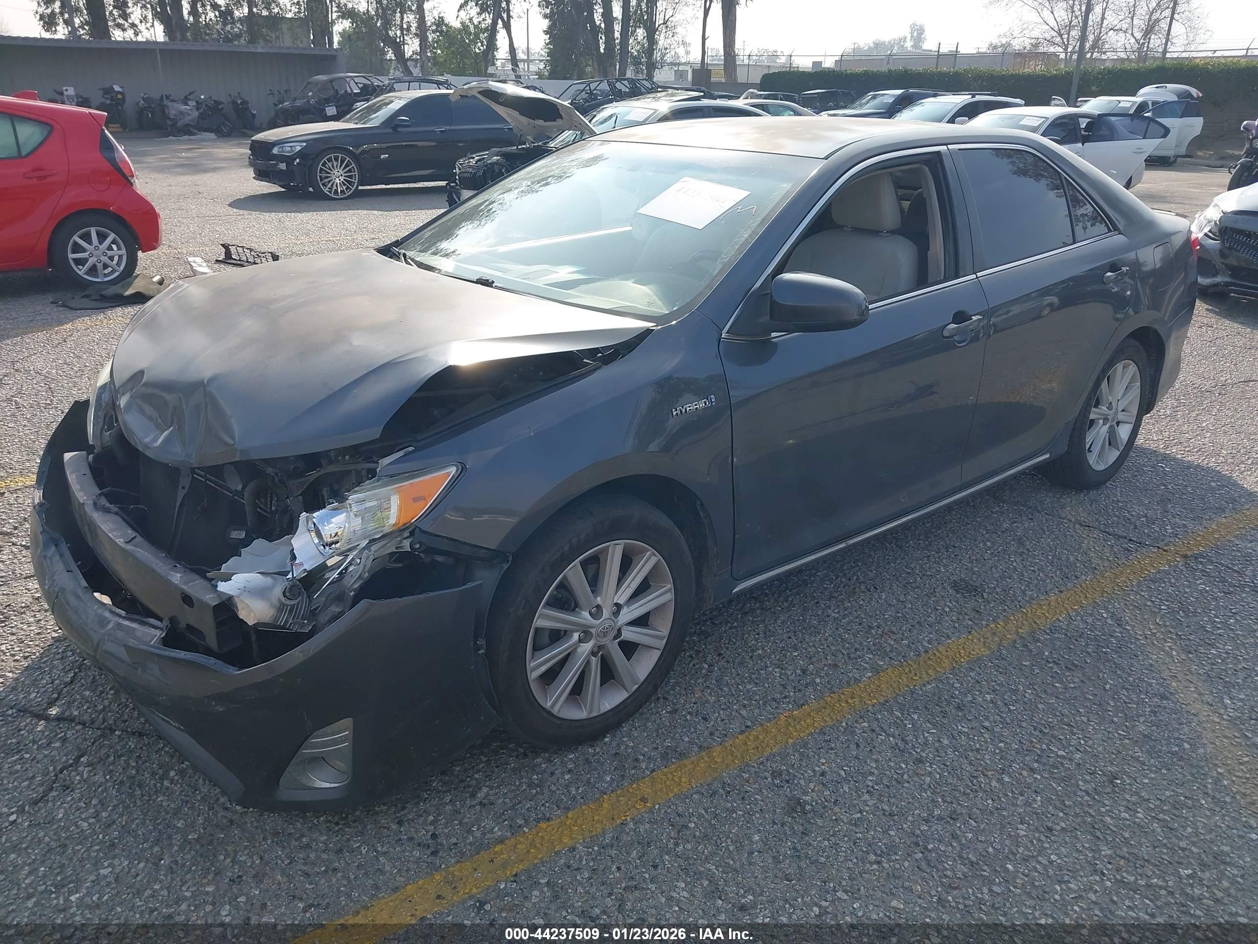 TOYOTA CAMRY image 2