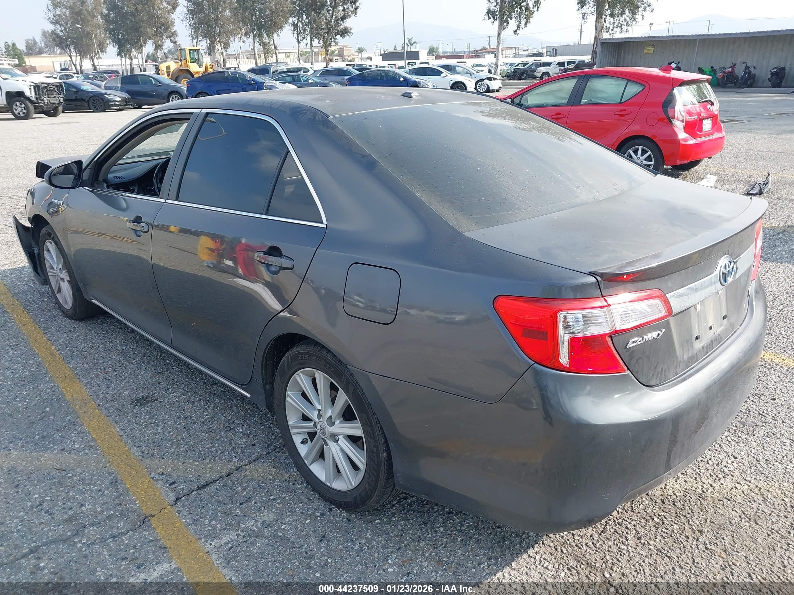 TOYOTA CAMRY image 3