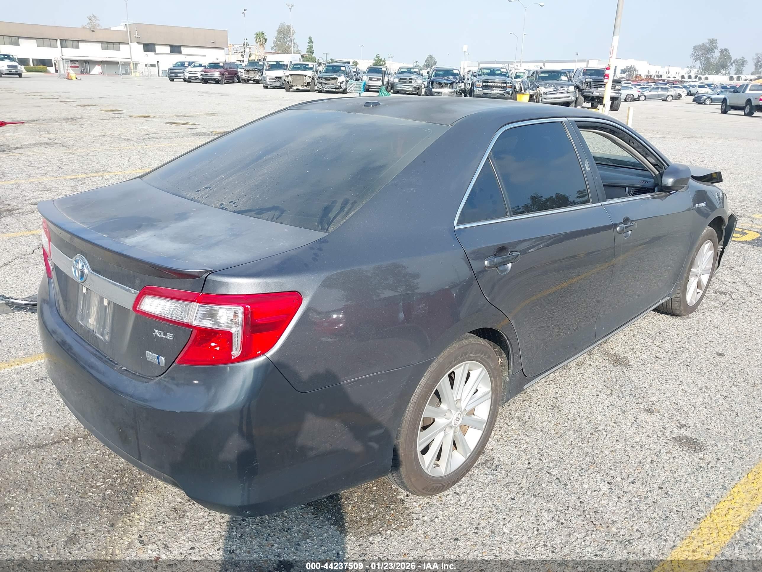 TOYOTA CAMRY image 4