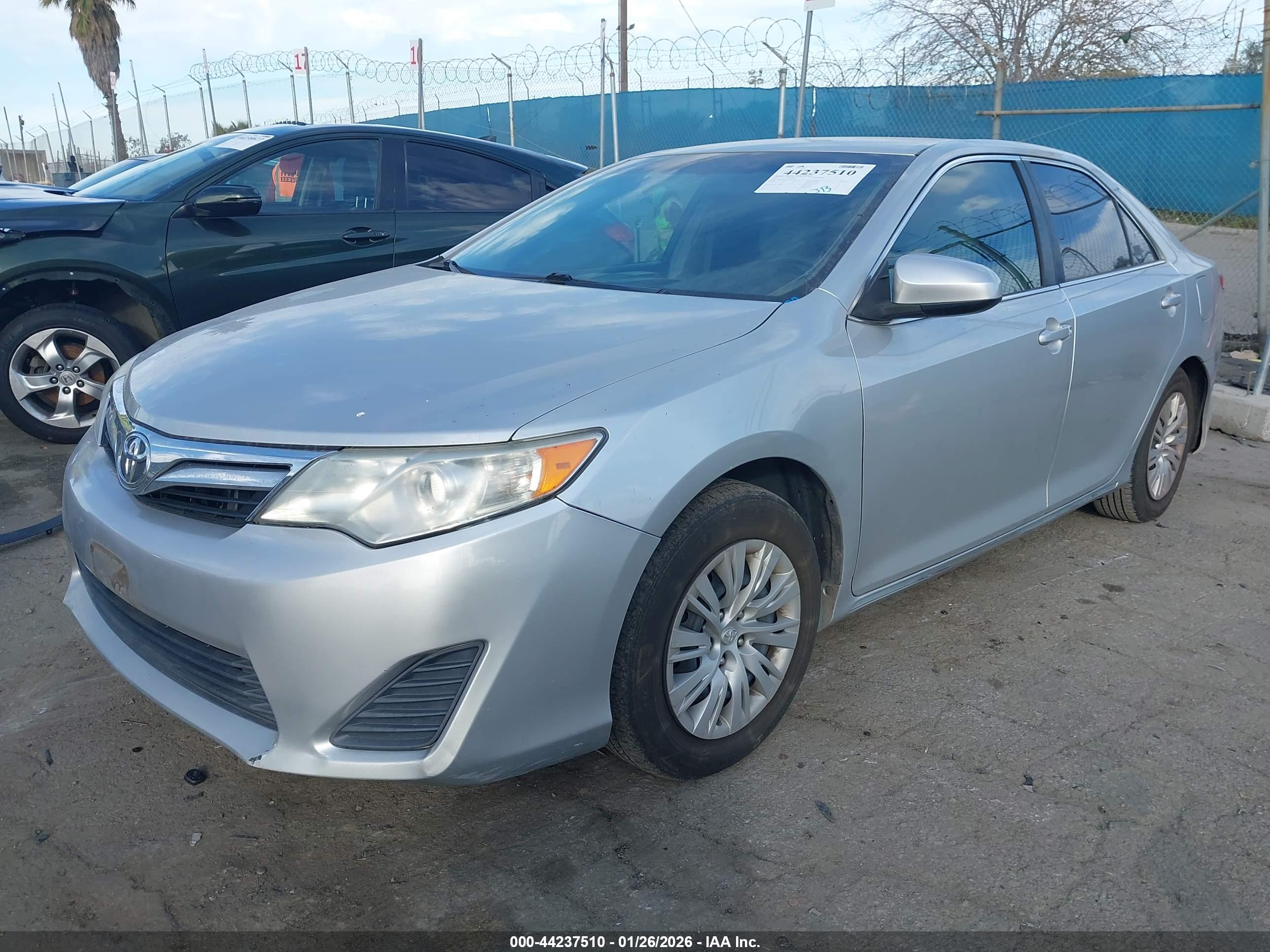 TOYOTA CAMRY image 2