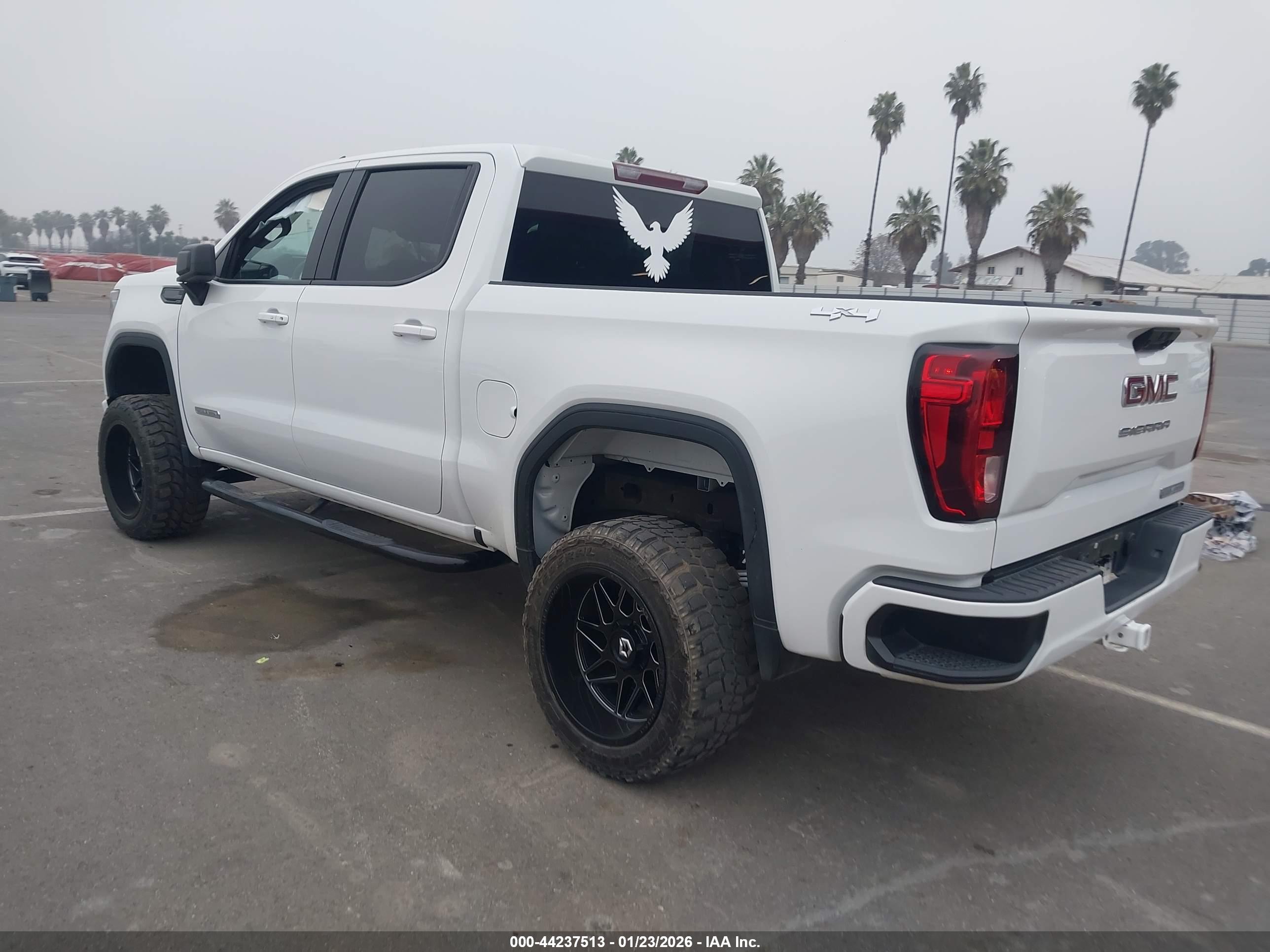 GMC SIERRA image 3