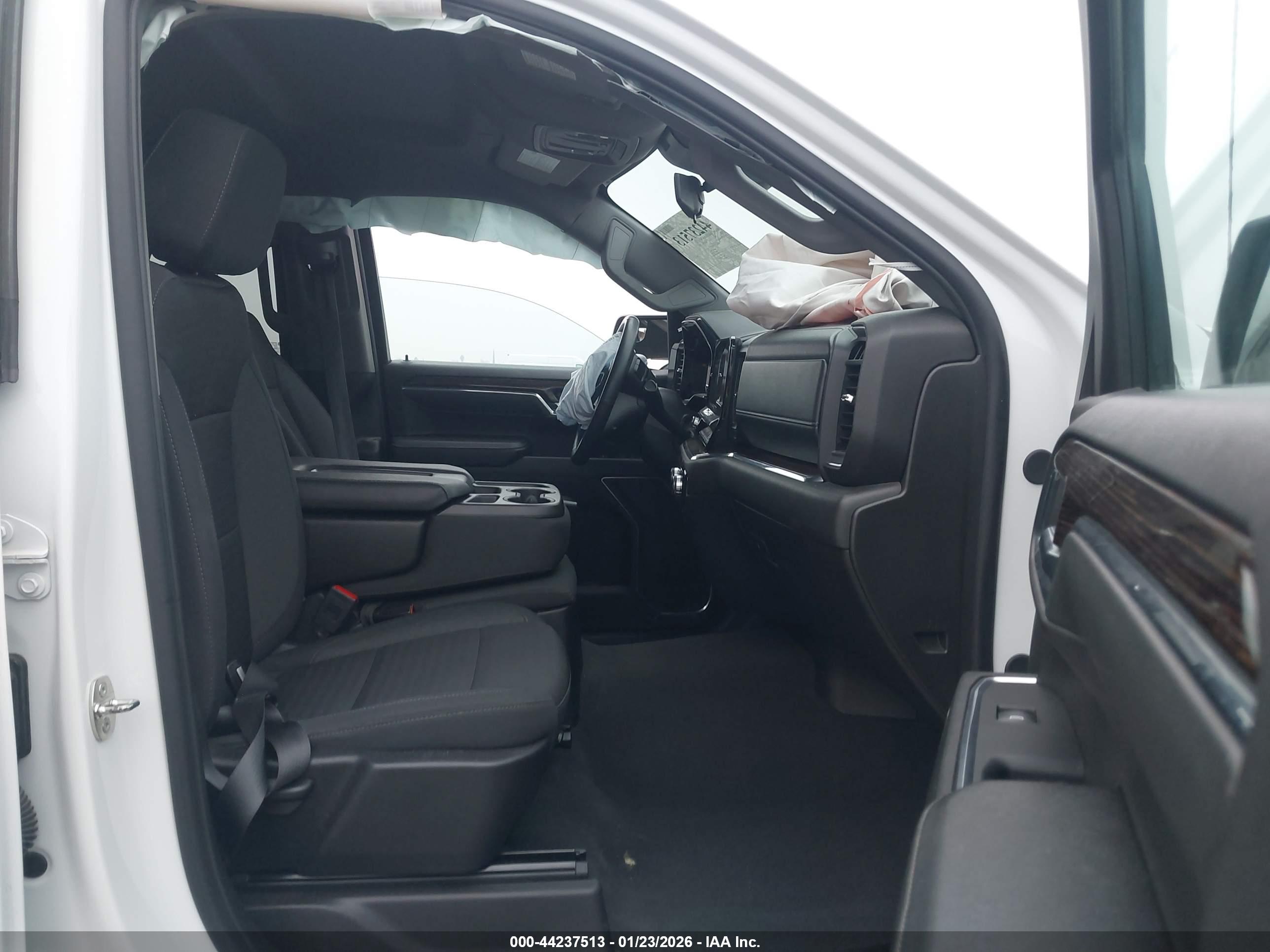GMC SIERRA image 5