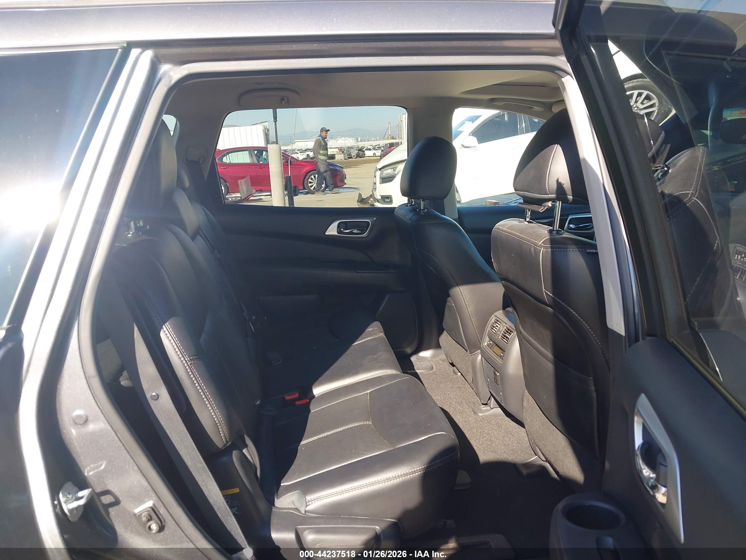 NISSAN PATHFINDER image 8