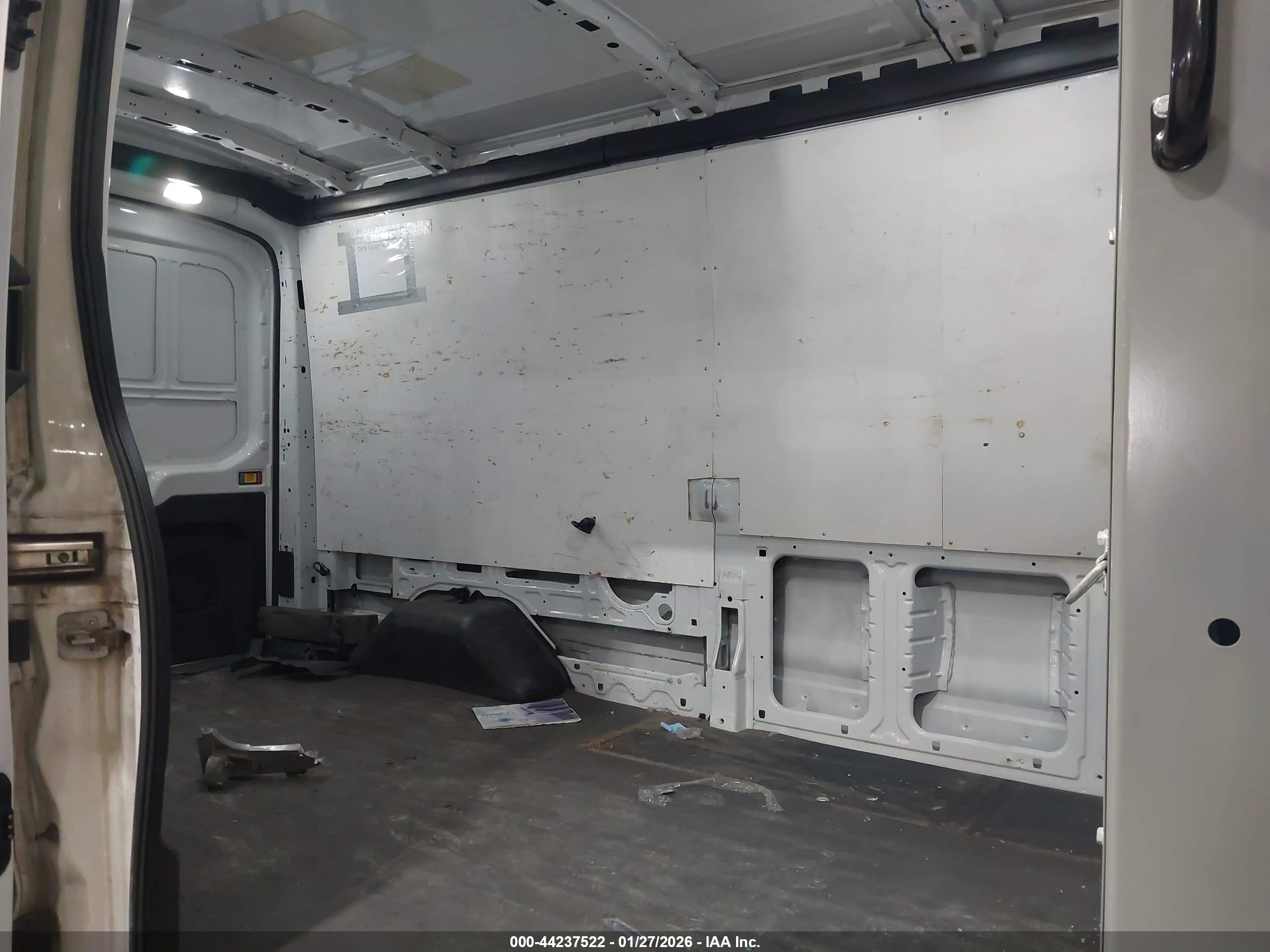 FORD TRANSIT-250 image 8