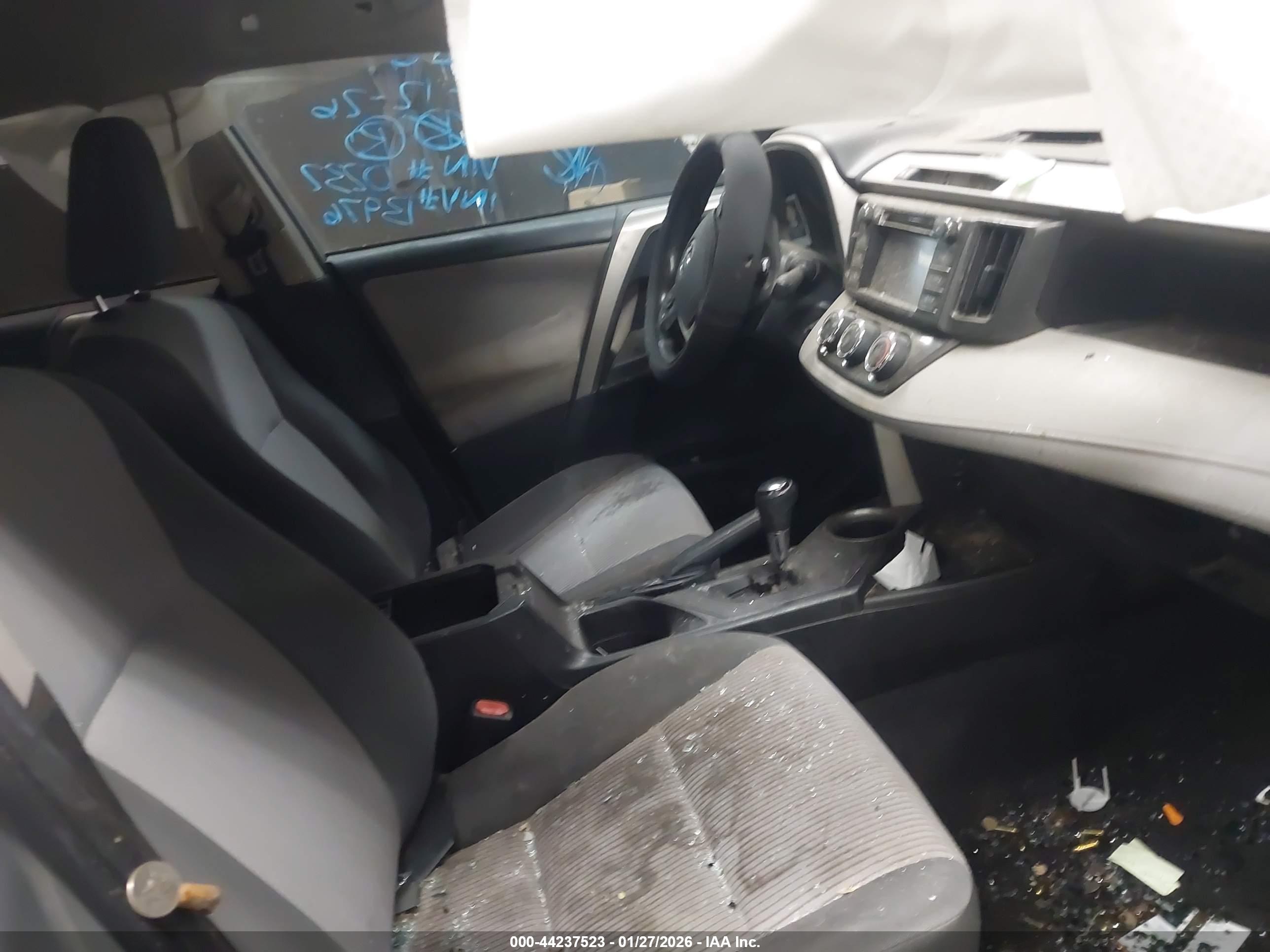 TOYOTA RAV4 image 5